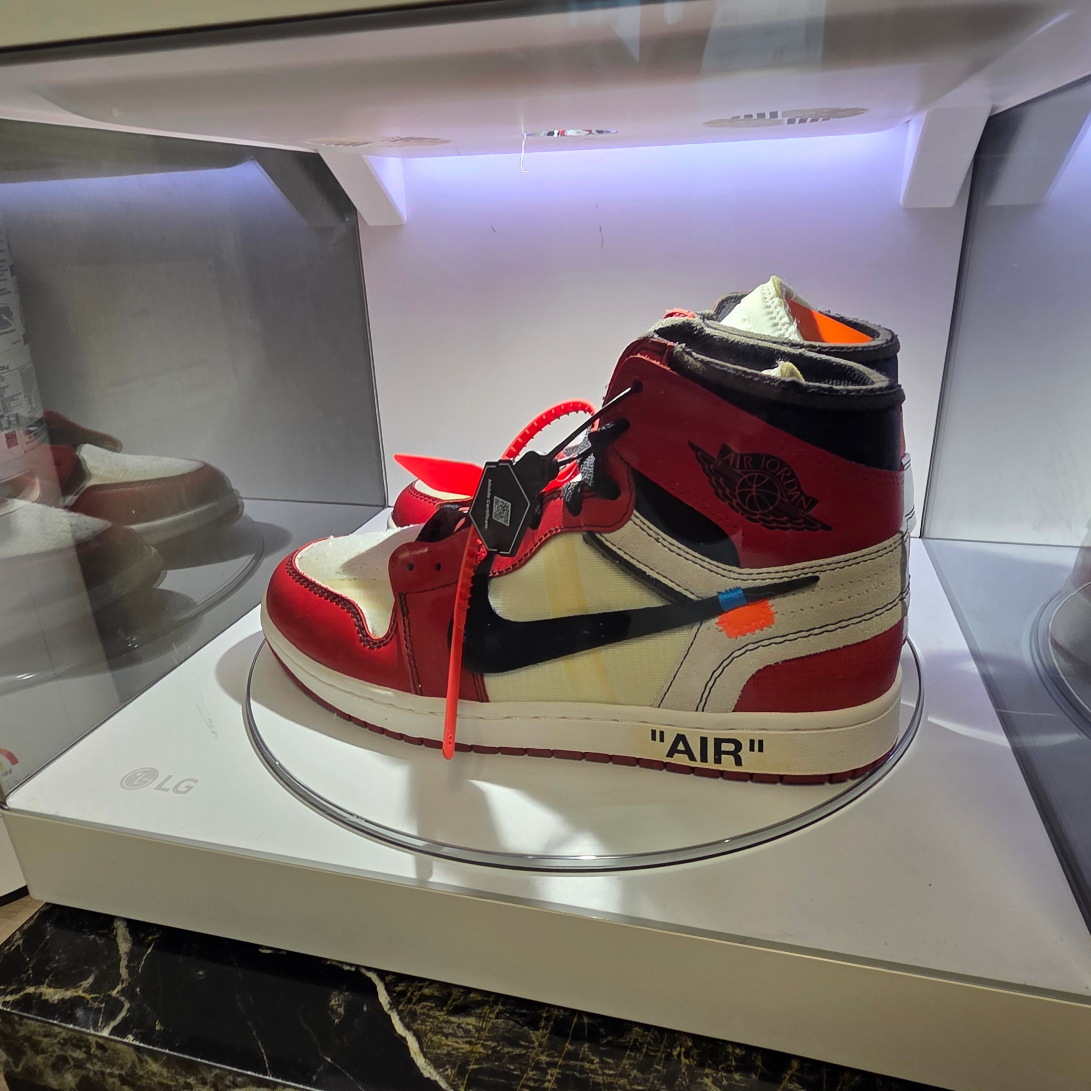 Jordan 1 x Off-White Retro High Chicago The Ten 착용 스타일 - 1