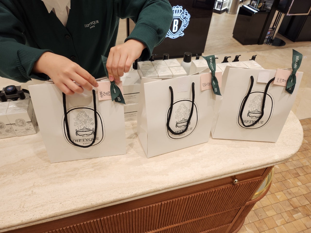 Diptyque Fleur De Peau Eau De Parfum 75ml, Diptyque Orpheon Limited Edition Eau De Parfum 30ml 착용 스타일