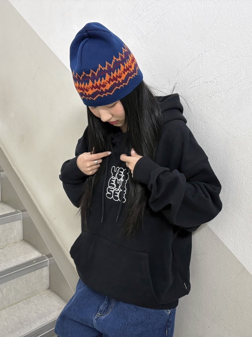 [더블적립] YESEYESEE SN Pointy Beanie Blue, [더블적립] YESEYESEE Y.E.S C-Logo Hoodie Black 착용 스타일 - 2