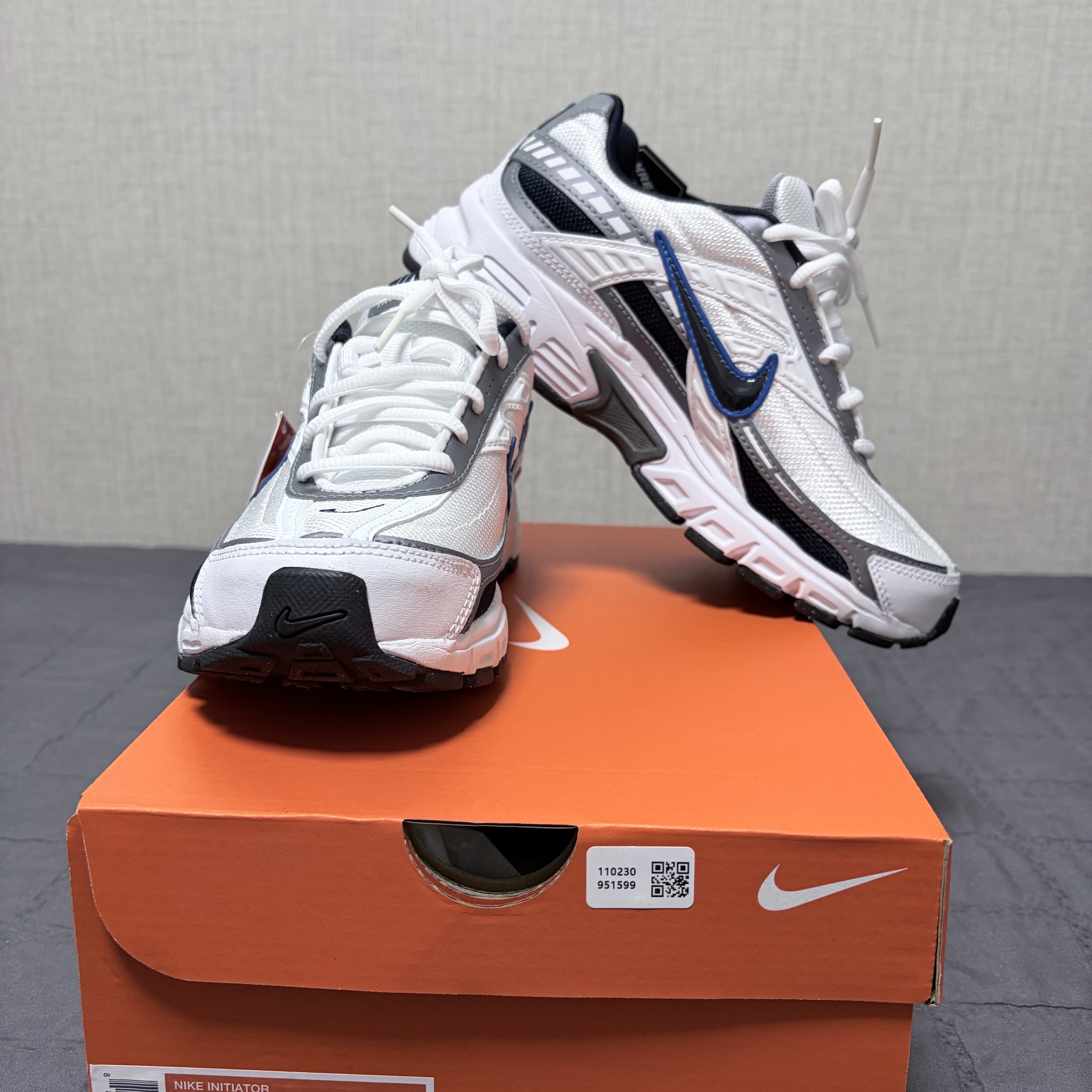 Nike Initiator White Obsidian Metallic Cool Grey 착용 스타일 - 2