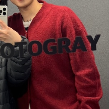 Millo Archive Crop Move V-Neck Cardigan Red 착용 스타일 - 1