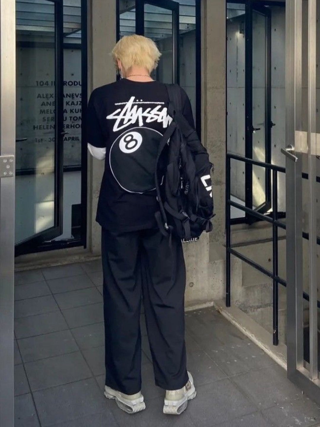 Stussy Pigment Dyed Classic Gear T-Shirt Black, Stussy World Tour T-Shirt White 착용 스타일 - 4