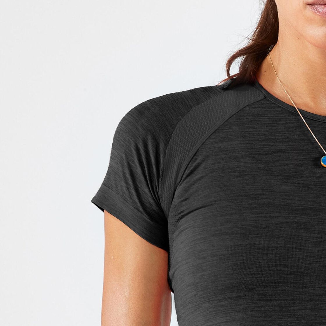 데카트론 여성 러닝 심리스 반팔 티 컴포트 런 500 스모크 블랙(DECATHLON Women's Running Seamless Short-Sleeved T-Shirt Comfort Run 500 Smoke Black) - 3