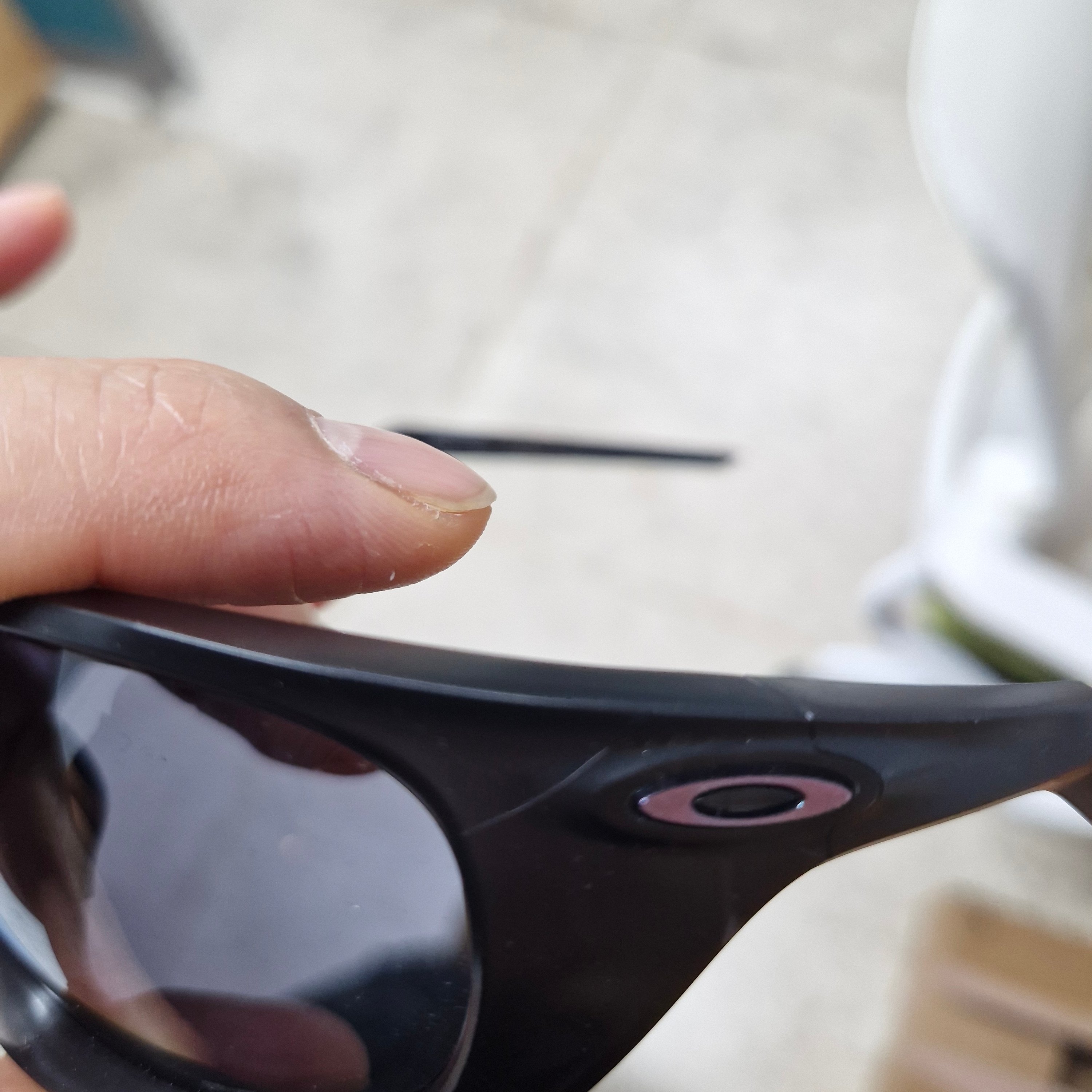 Oakley Lateralis Matte Black Ink Frame Prizm Grey Lenses High Bridge Fit 착용 스타일 - 1