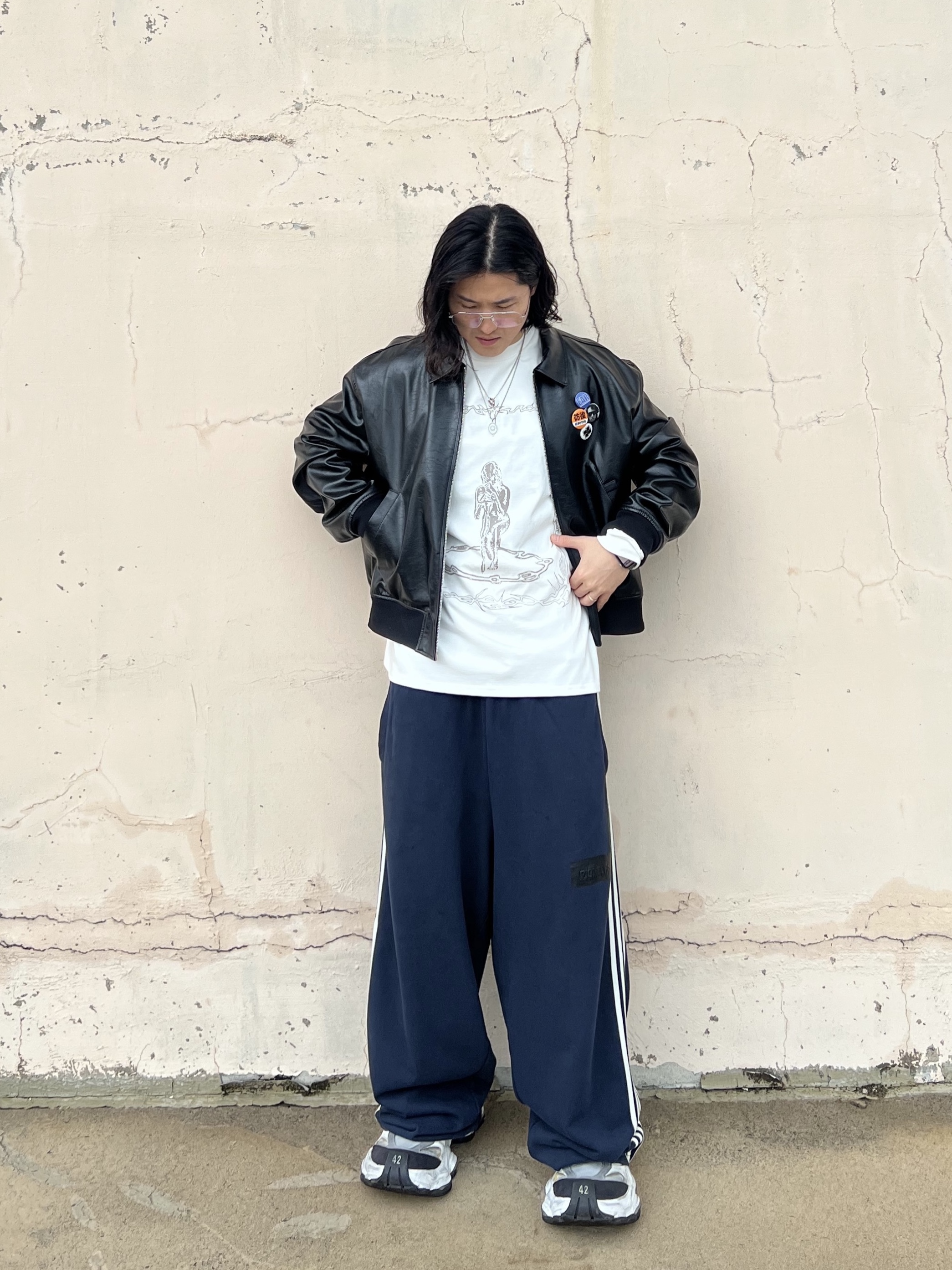 Balenciaga Cargo Sneakers White Grey 착용 스타일 - 1