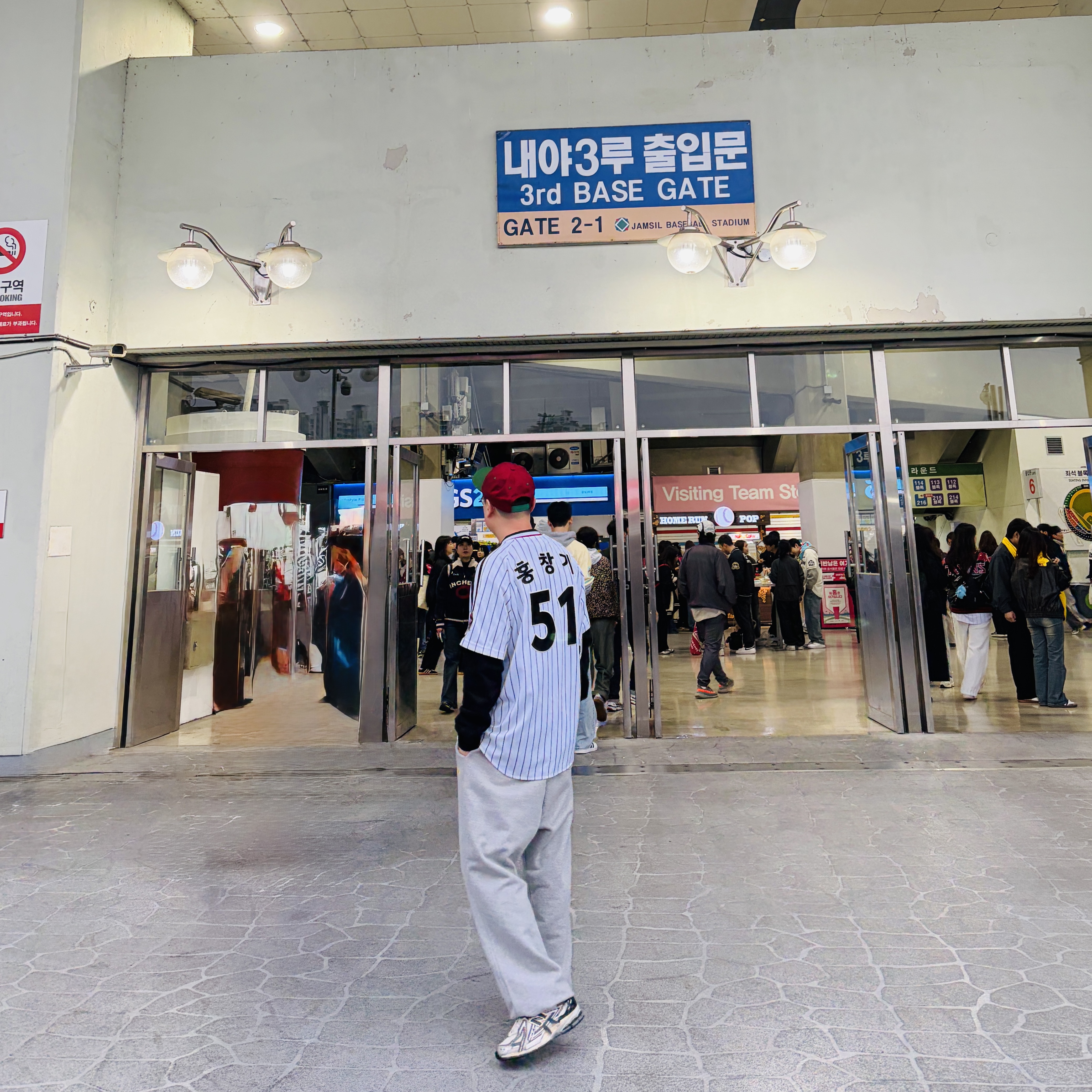 Stussy Low Profile Big Basic Snapback Maroon, BDNS x LG TWINS Classic Logo Stripe Baseball Jersey White (Non Marking Ver.) 착용 스타일 - 2