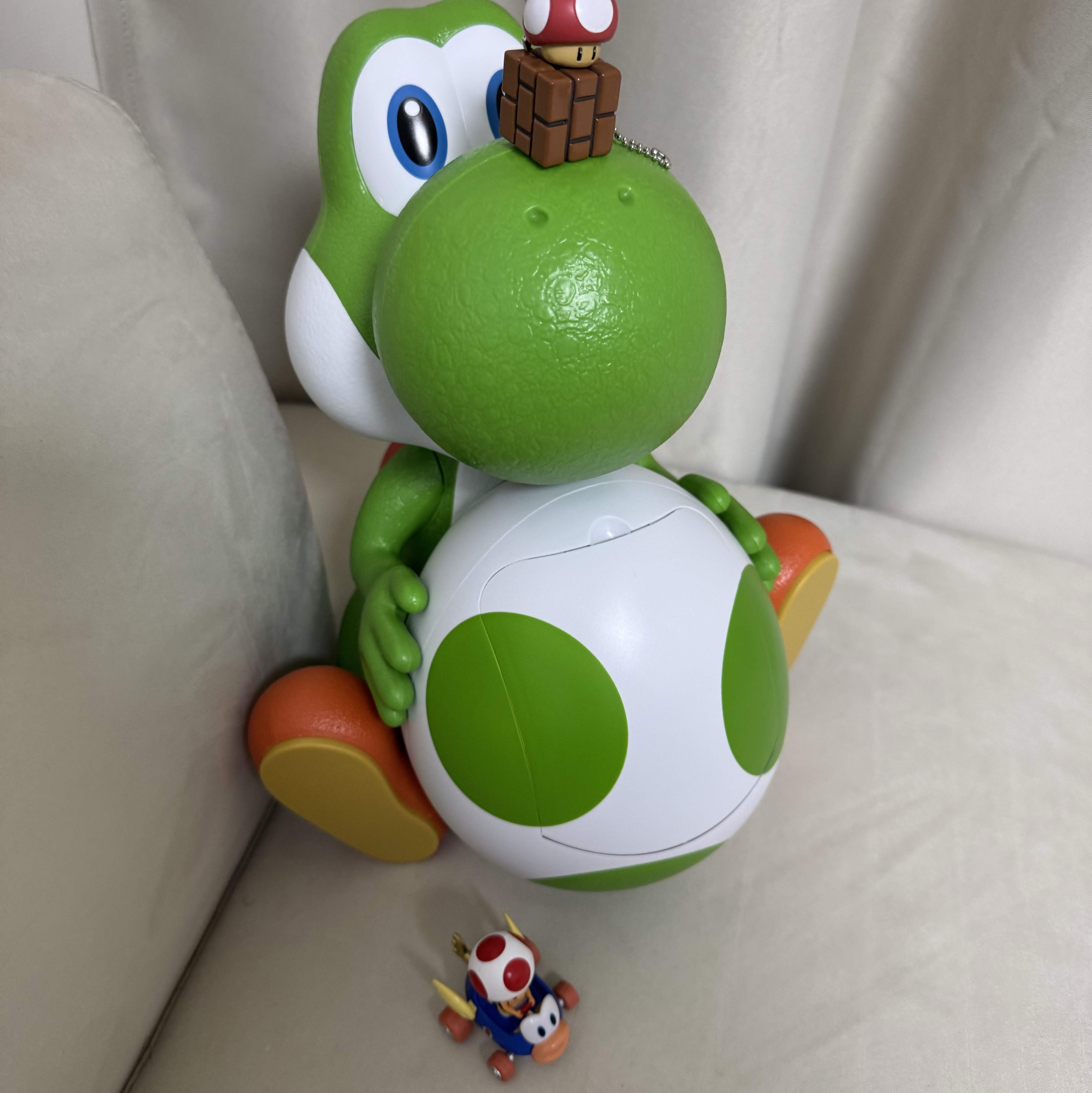 CGV x Super Mario Yoshi Popcorn Bucket 착용 스타일 - 1