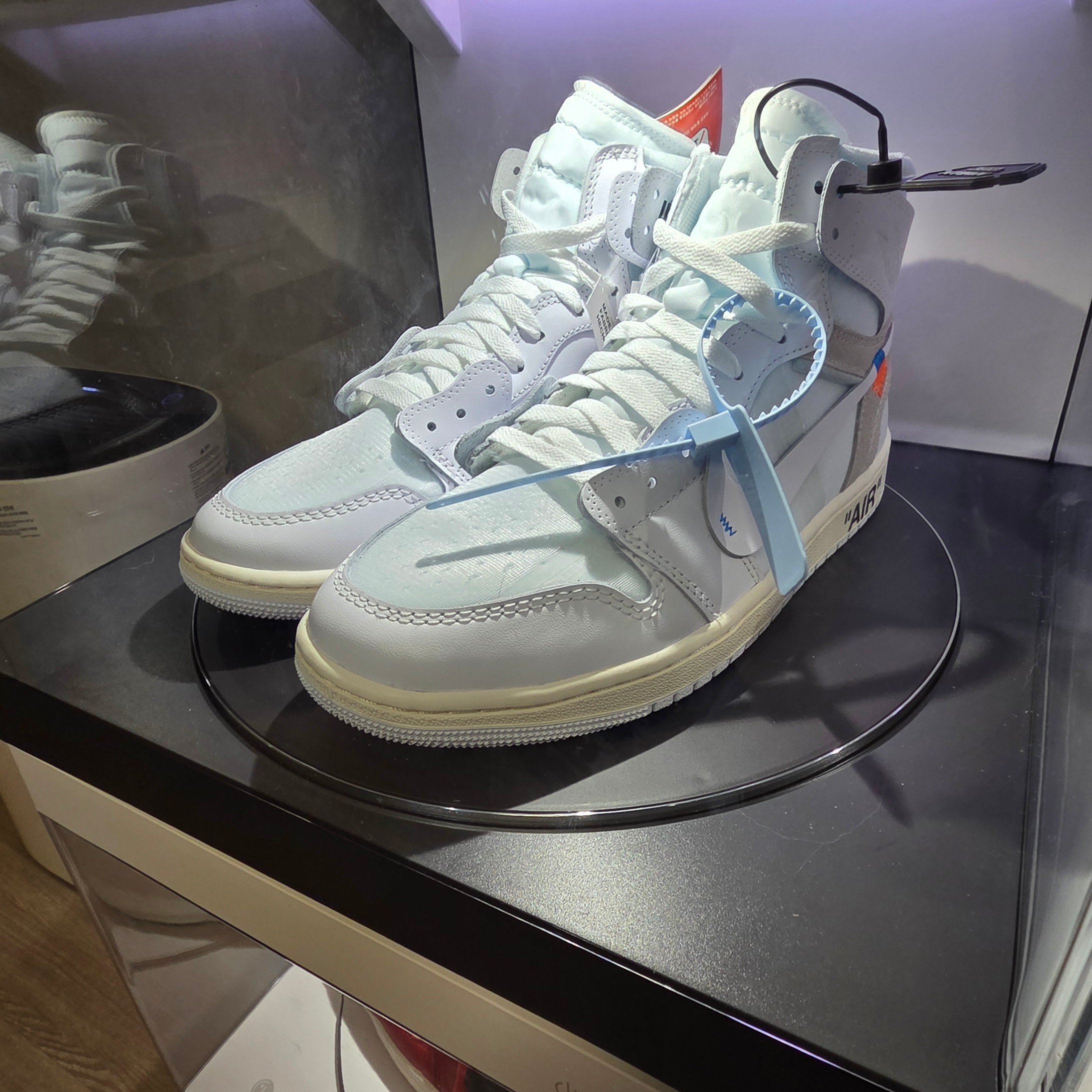 Jordan 1 x Virgil Abloh Archive Retro High Alaska White 착용 스타일 - 2