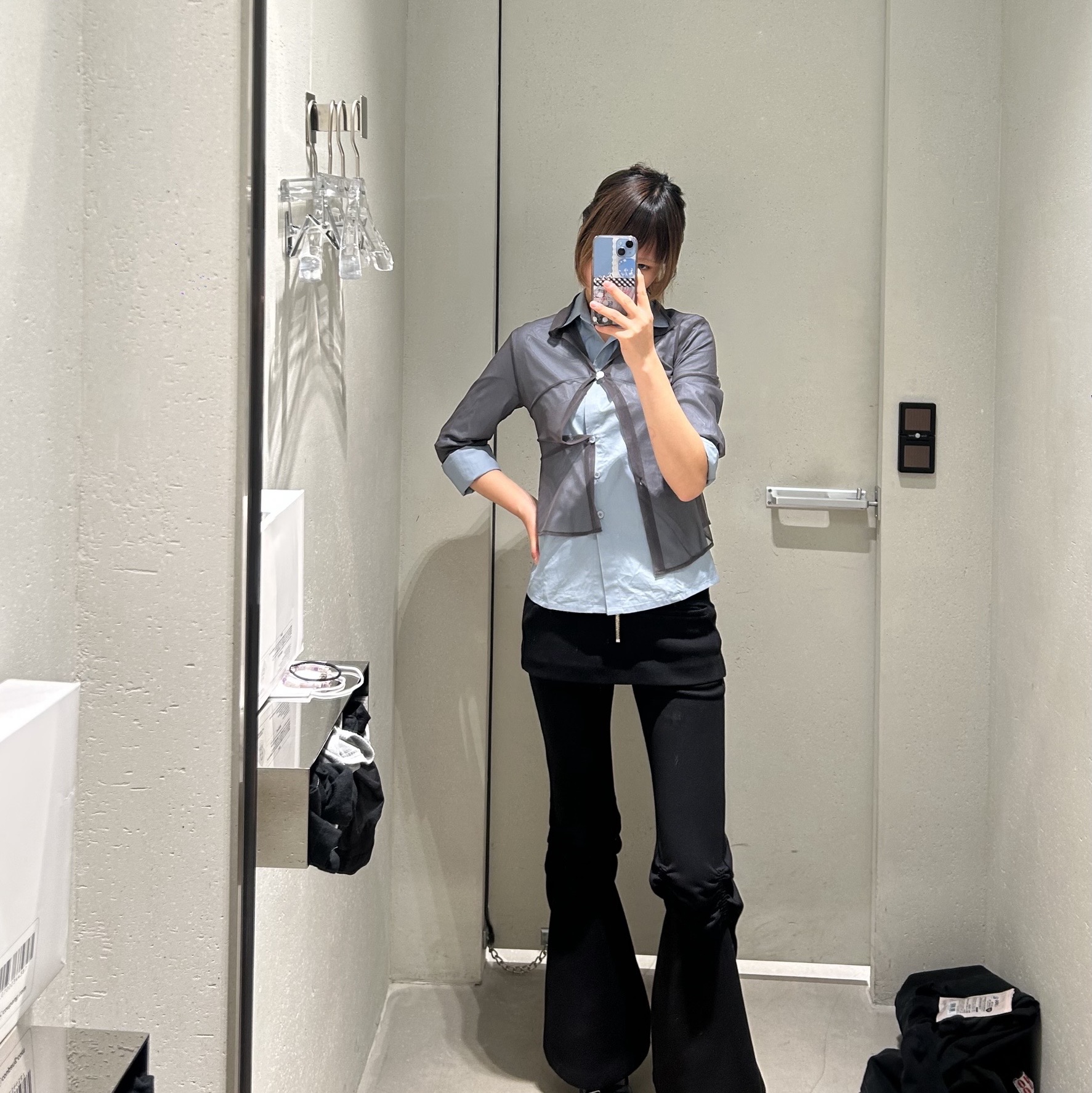 Nache Women Out In Layered Shirt Light Blue - 26SS 착용 스타일 - 3