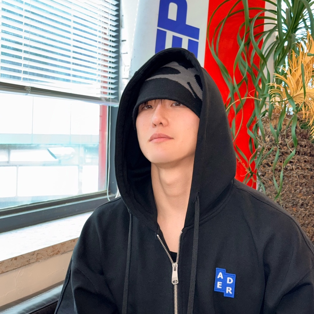 Ader Error Sig; TRS/BL Tag Hoodie Zip-Up 02 Black 착용 스타일