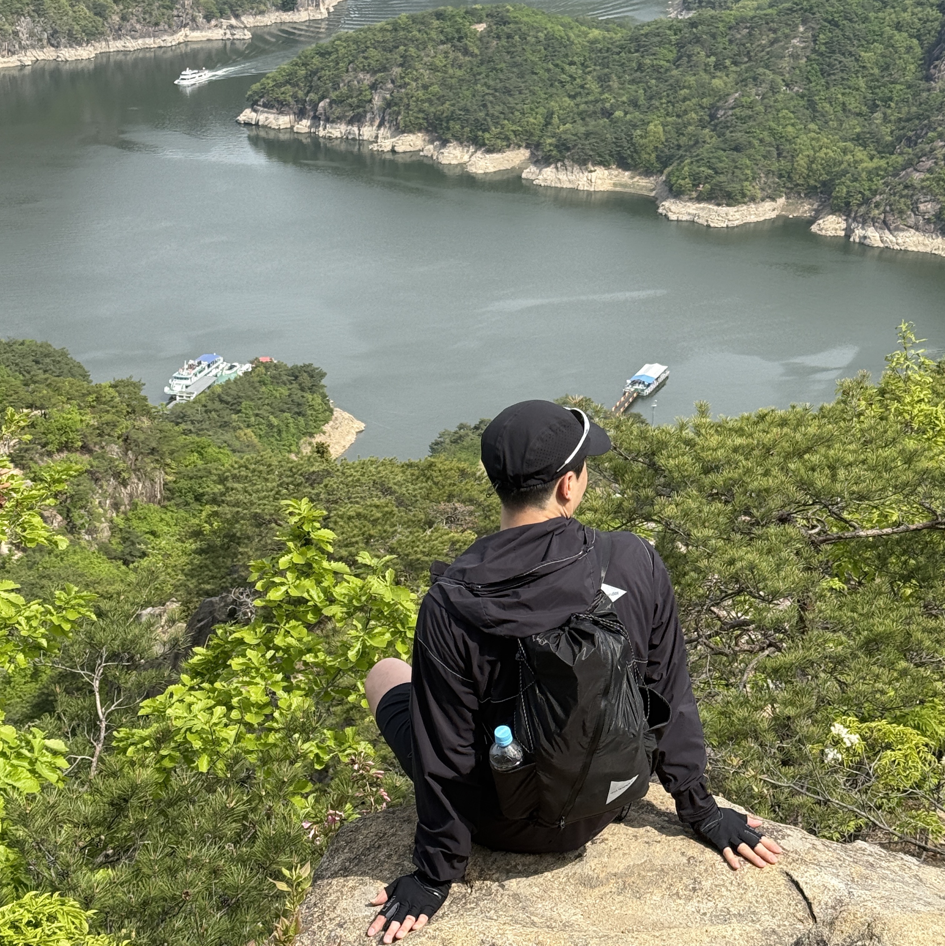 And Wander Sil Daypack Charcoal, Roa Hiking Katharina Black 착용 스타일 - 1