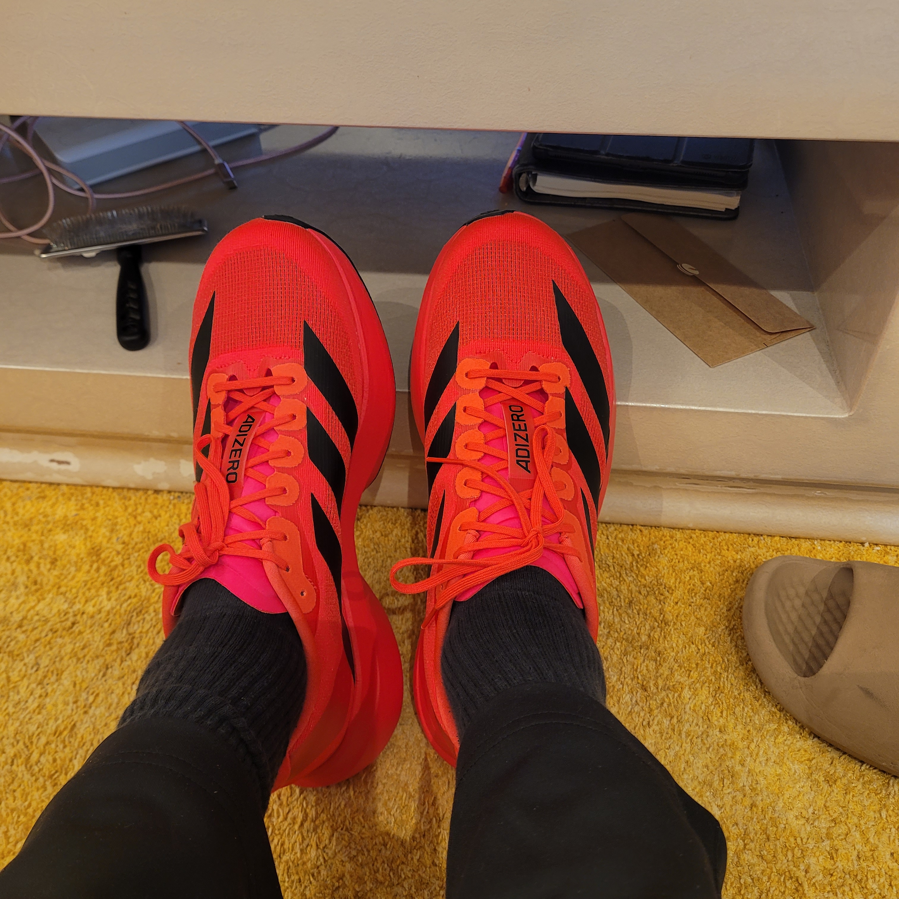 Adidas Adizero Evo SL Lucid Red Core Black 착용 스타일