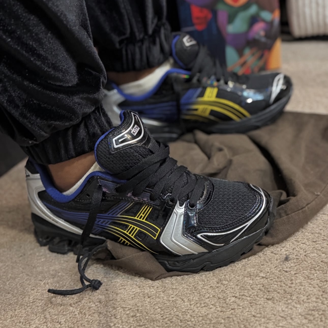 Asics x Kith x Marvel vs. Capcom Gel-Kayano 14 Wolverine Black 착용 스타일 - 5