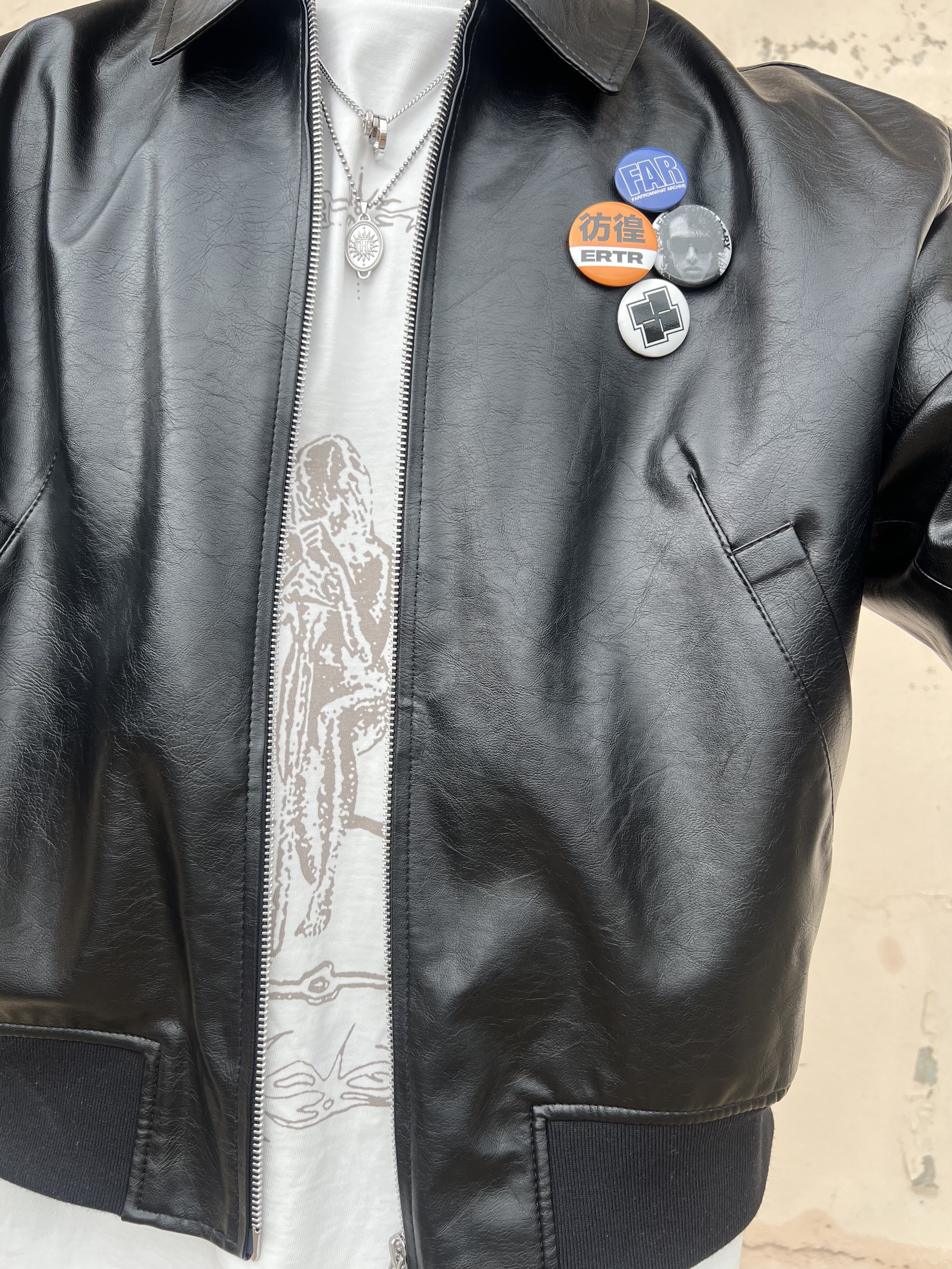 Balenciaga Cargo Sneakers White Grey 착용 스타일 - 2