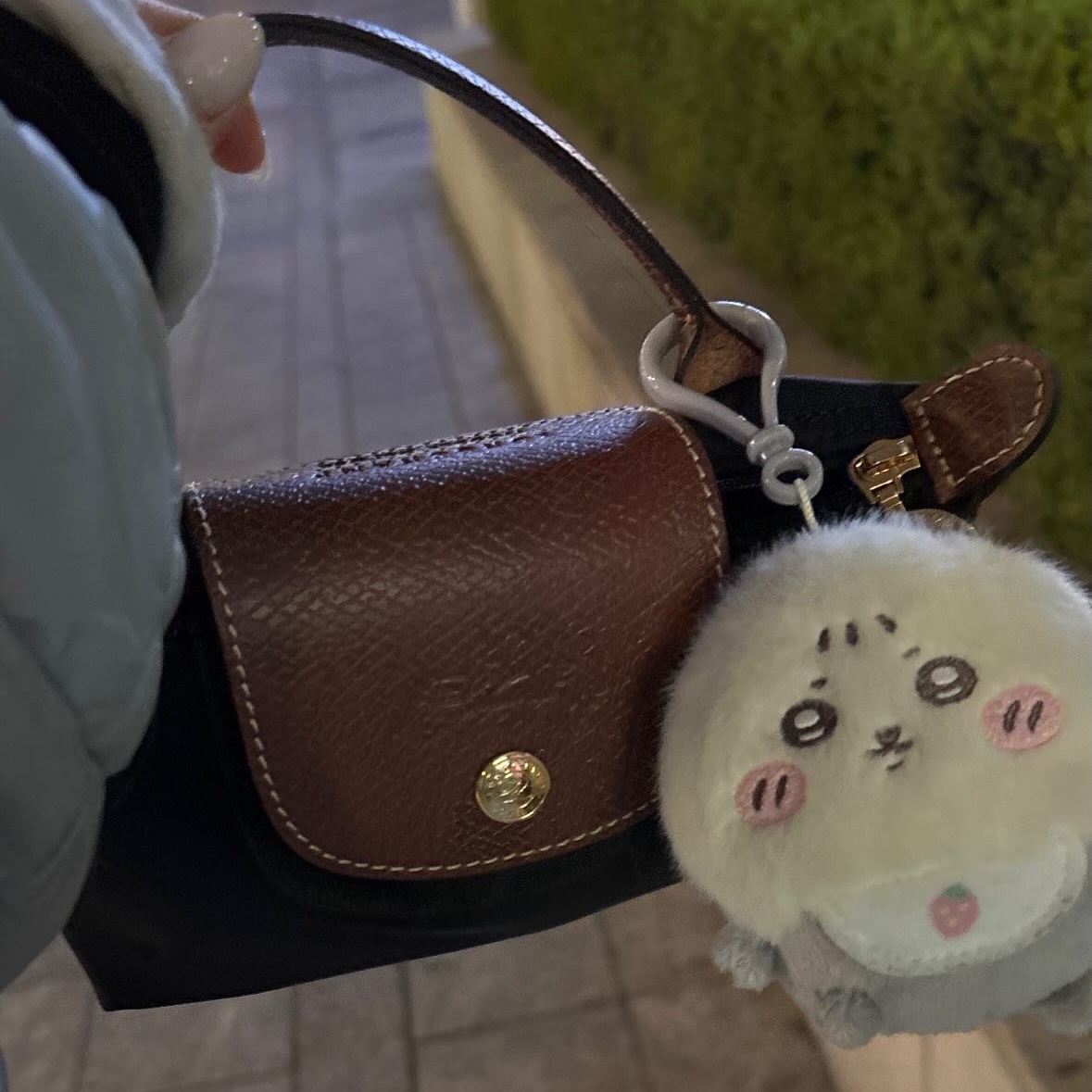 Longchamp Le Pliage Original Handle Pouch Black 착용 스타일