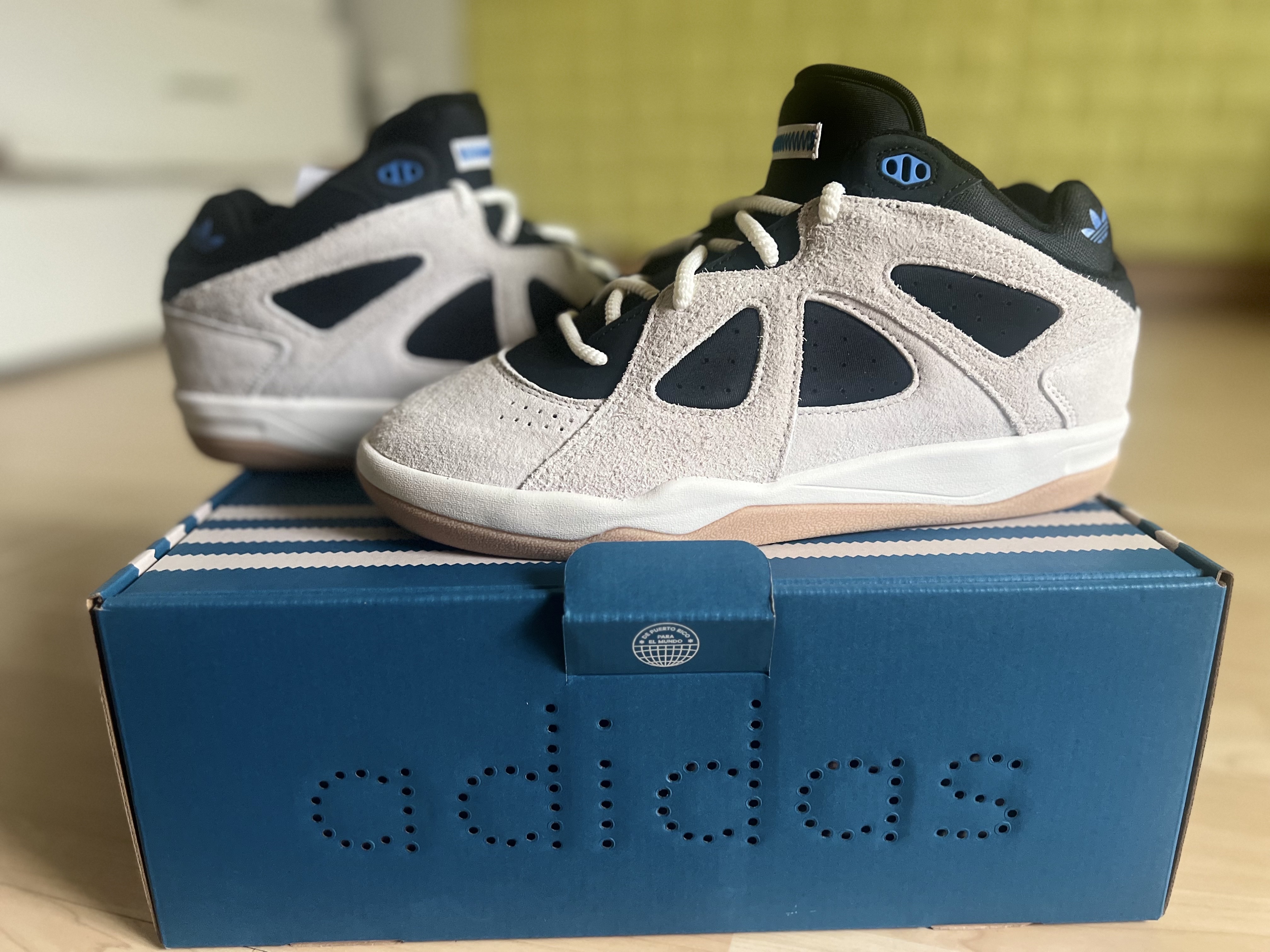 Adidas x Bad Bunny BadBo 1.0 Off White Core Black 착용 스타일