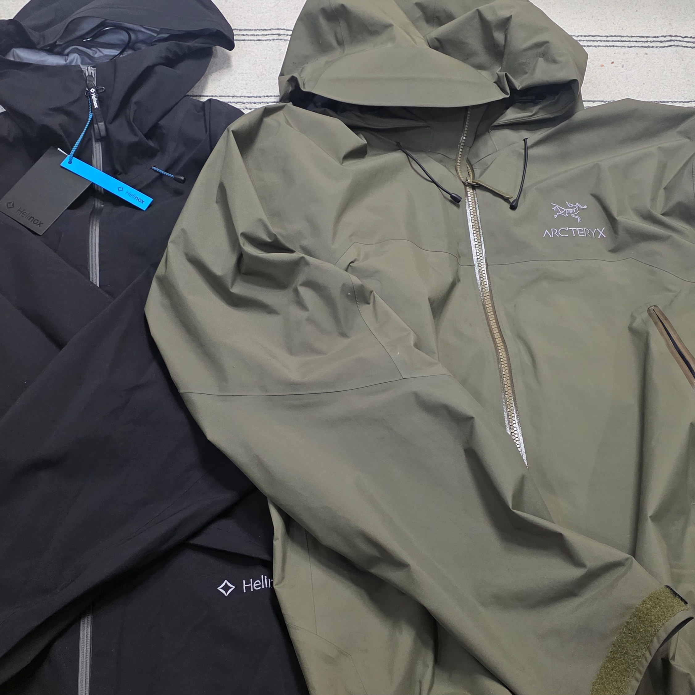 Helinox Wear 3L Hardshell Jacket Black, Arc'teryx Beta AR Jacket Tatsu 착용 스타일