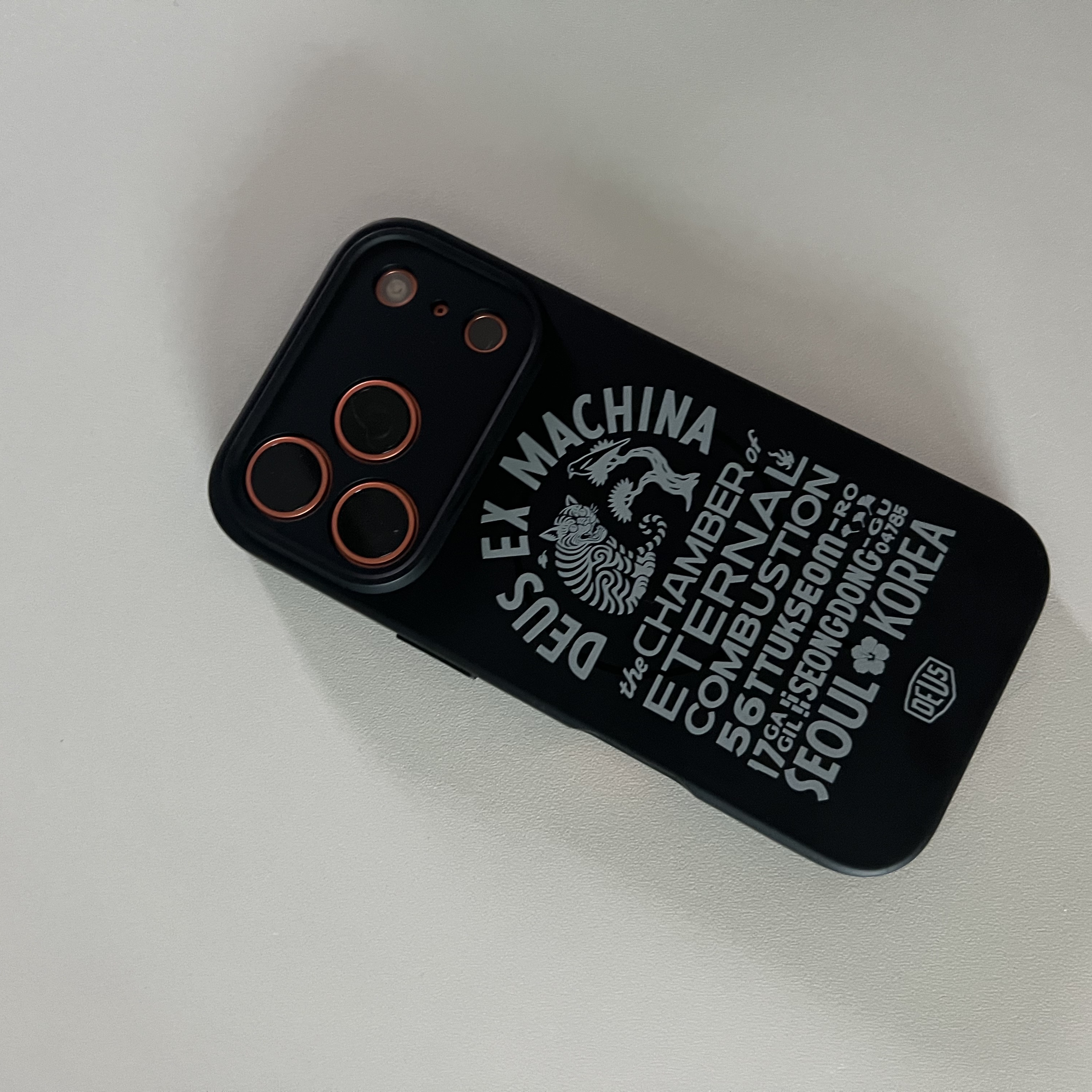 [6% 적립] Deus Ex Machina Eternal Combustion iPhone17 Pro Case Magsafe 착용 스타일