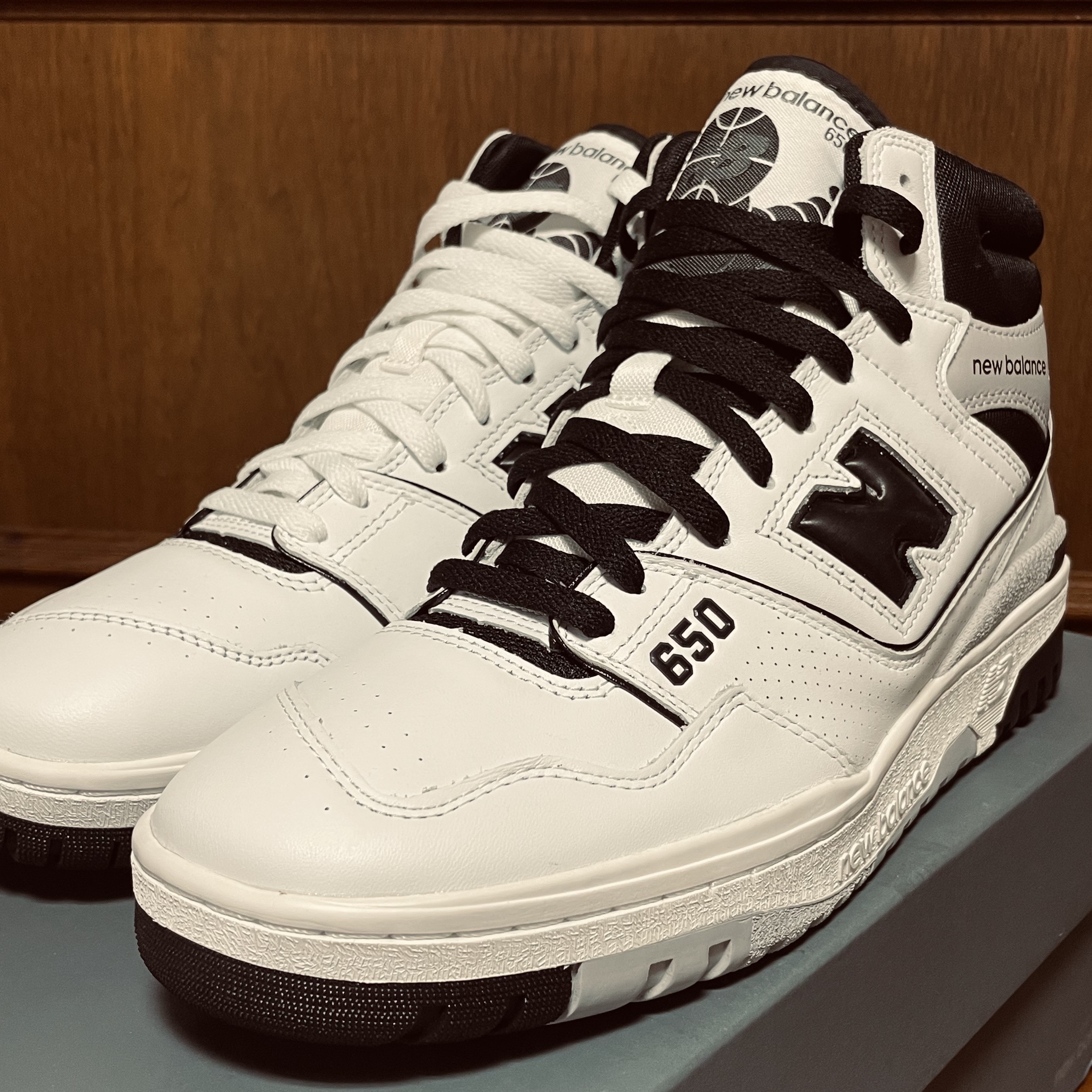 New Balance 650R White Black Grey 착용 스타일 - 2