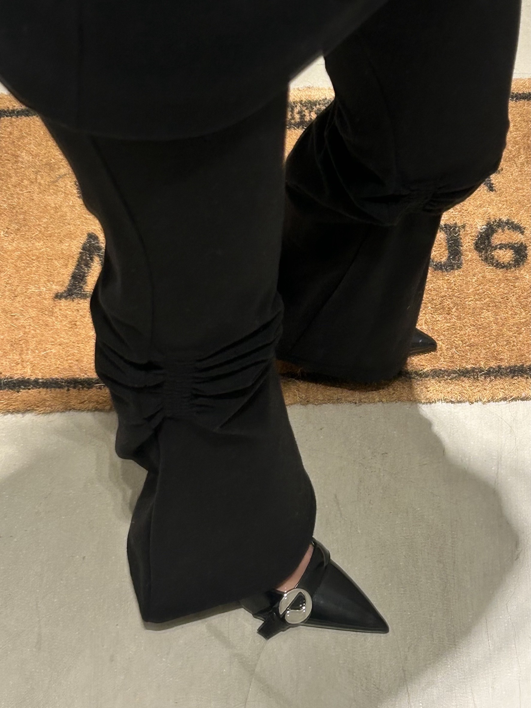 Nache Women Exposure Zip Sweat Skirt Pants Black - 26SS, Coperni Women Belt Stiletto Black - 25FW 착용 스타일 - 4