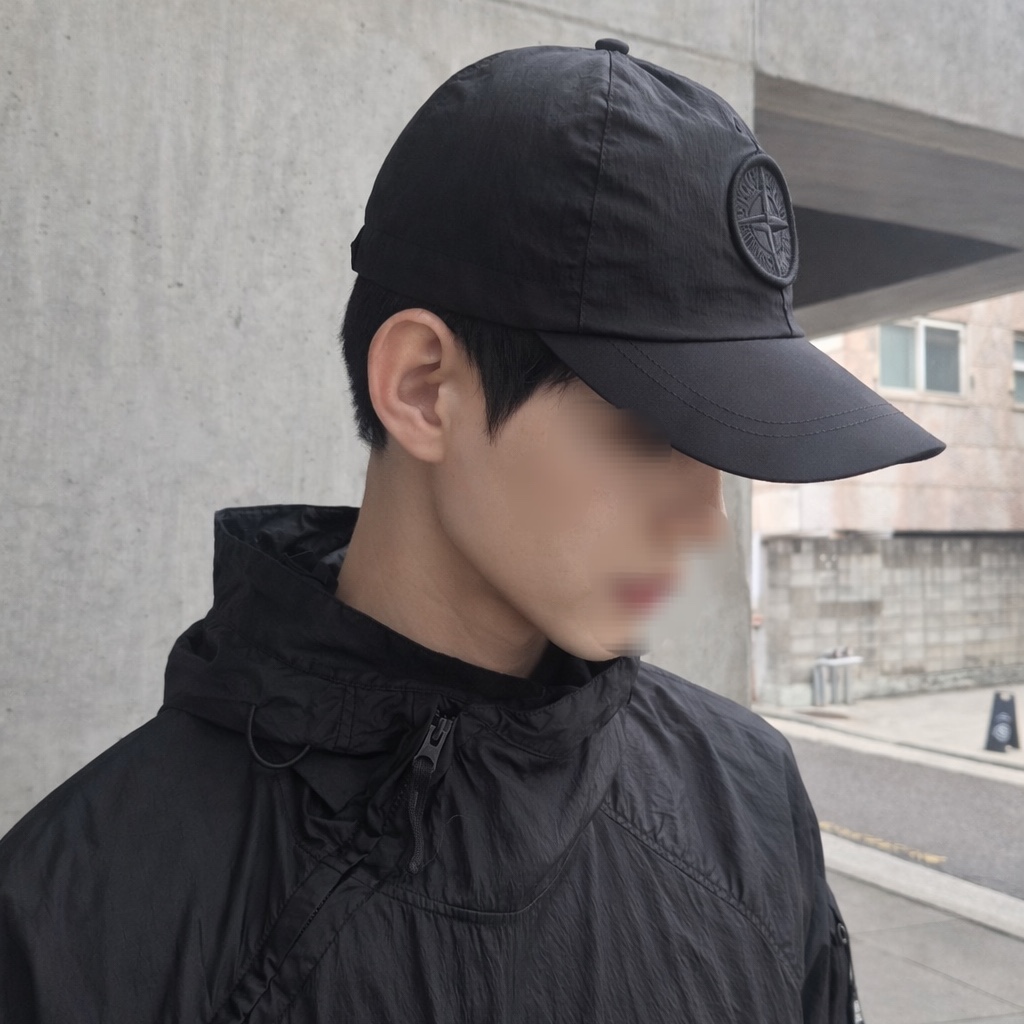 Stone Island 9100011 Nylon Metal in Econyl Baseball Cap with Drawcord Compass Embroidery Black 착용 스타일 - 1