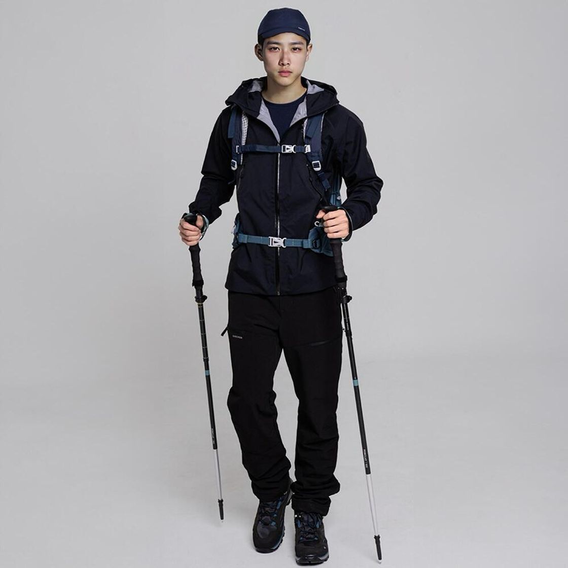 데카트론 남성 경량 등산 방수 재킷 MH500 스모크 블랙(DECATHLON Men's Lightweight Hiking Waterproof Jacket MH500 Smoke Black) - 2