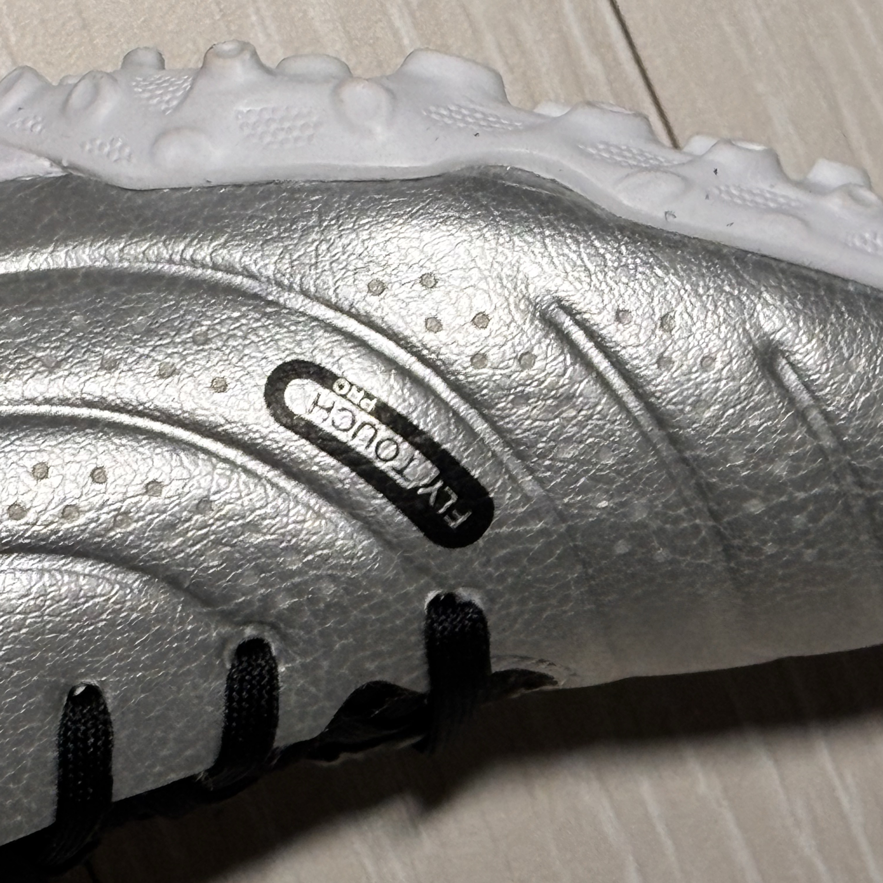 Nike Tiempo Legend 10 Pro TF Metallic Silver Volt 착용 스타일 - 3