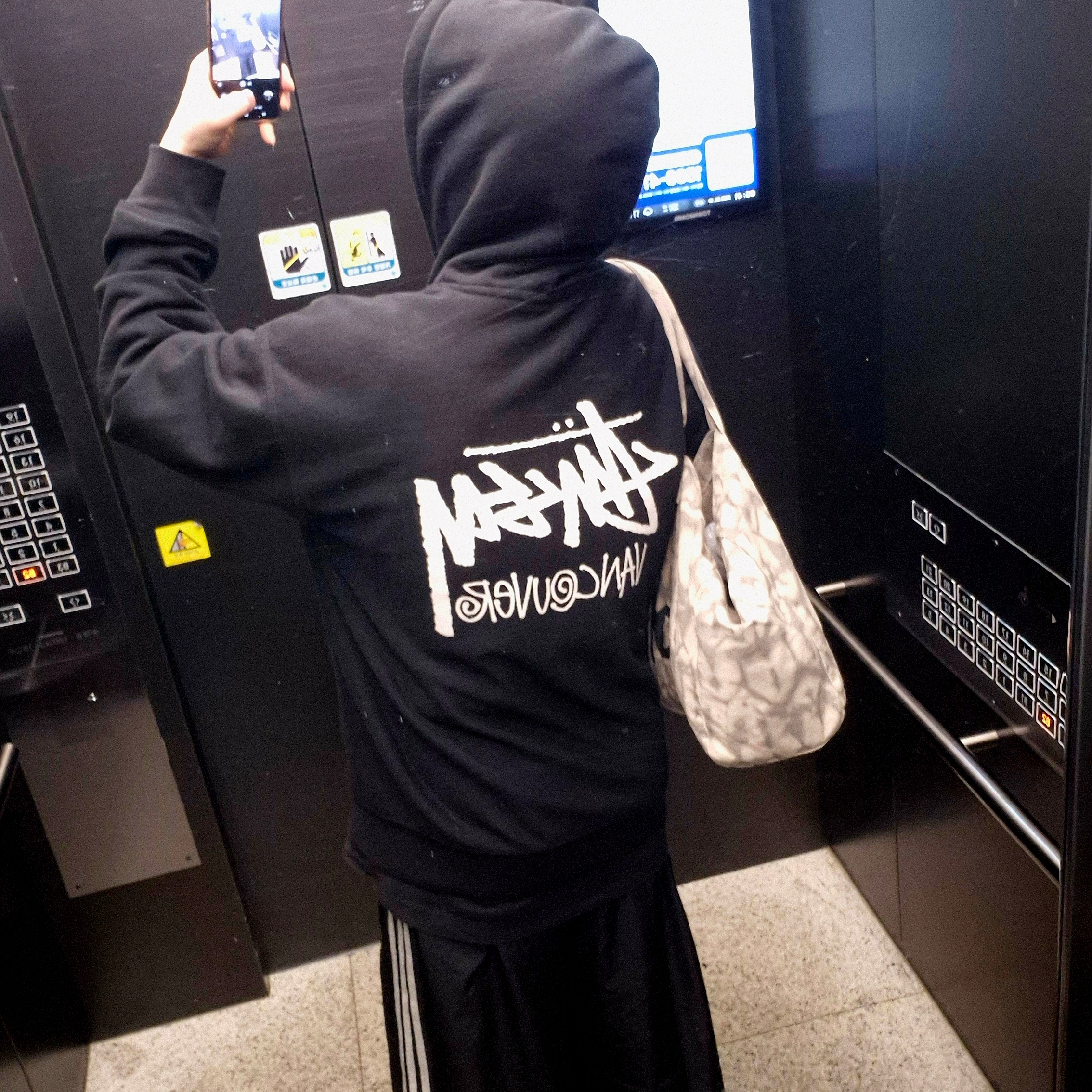Stussy x Our Legacy Work Shop Swirl Pigment Dyed T-Shirt Black, Jordan 1 x Fragment x Union LA Black and Varsity Red 착용 스타일