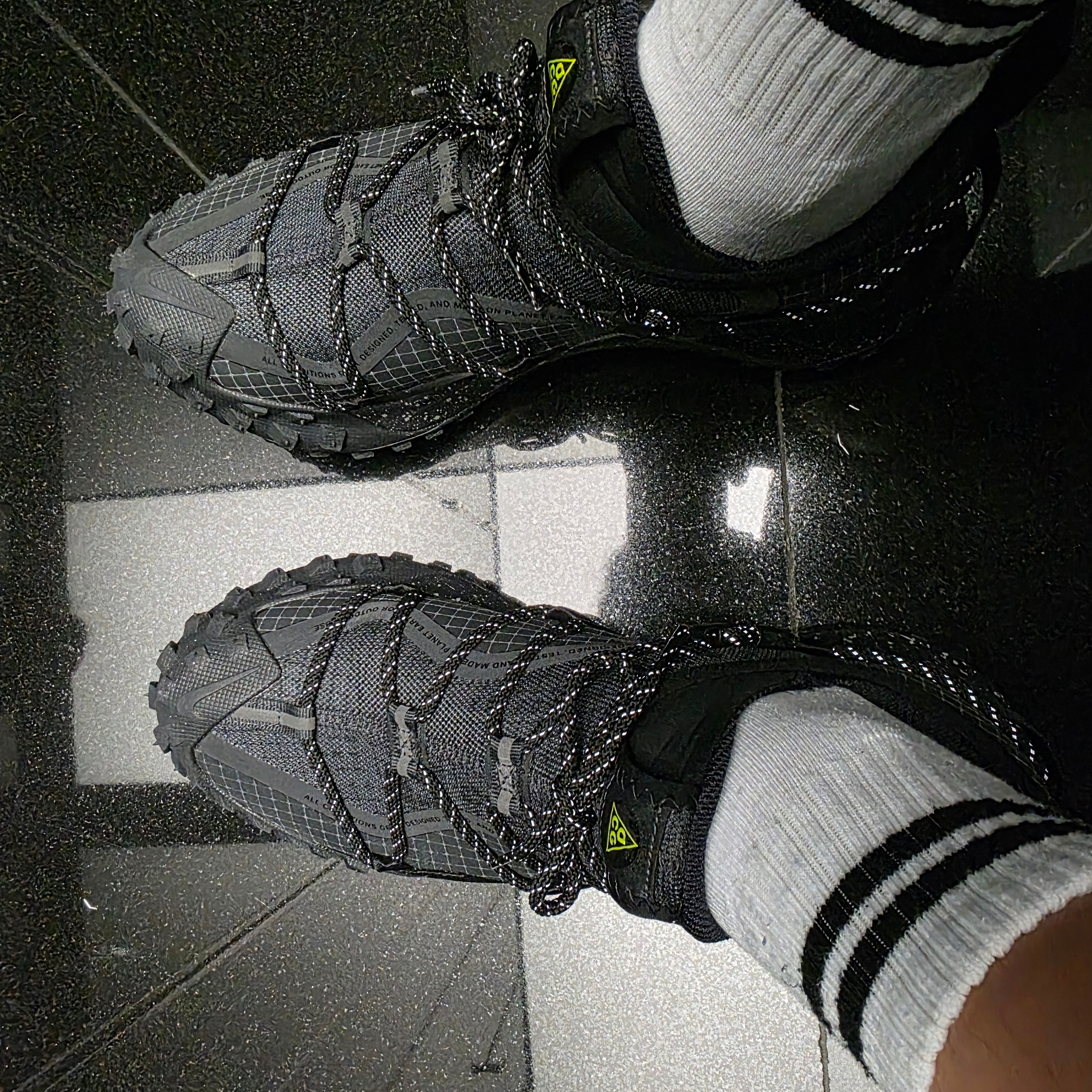 Nike ACG Mountain Fly Low Gore-Tex SE Dark Smoke Grey 착용 스타일