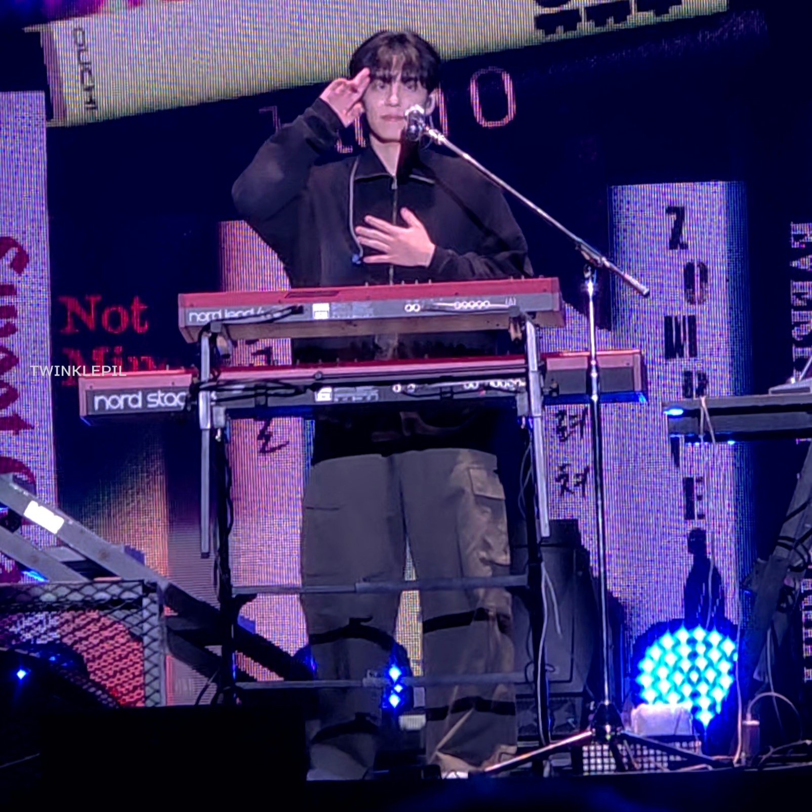 Undermycar Vintage Waving Zip Slim Fit Zip-Up Black 착용 스타일 - 3