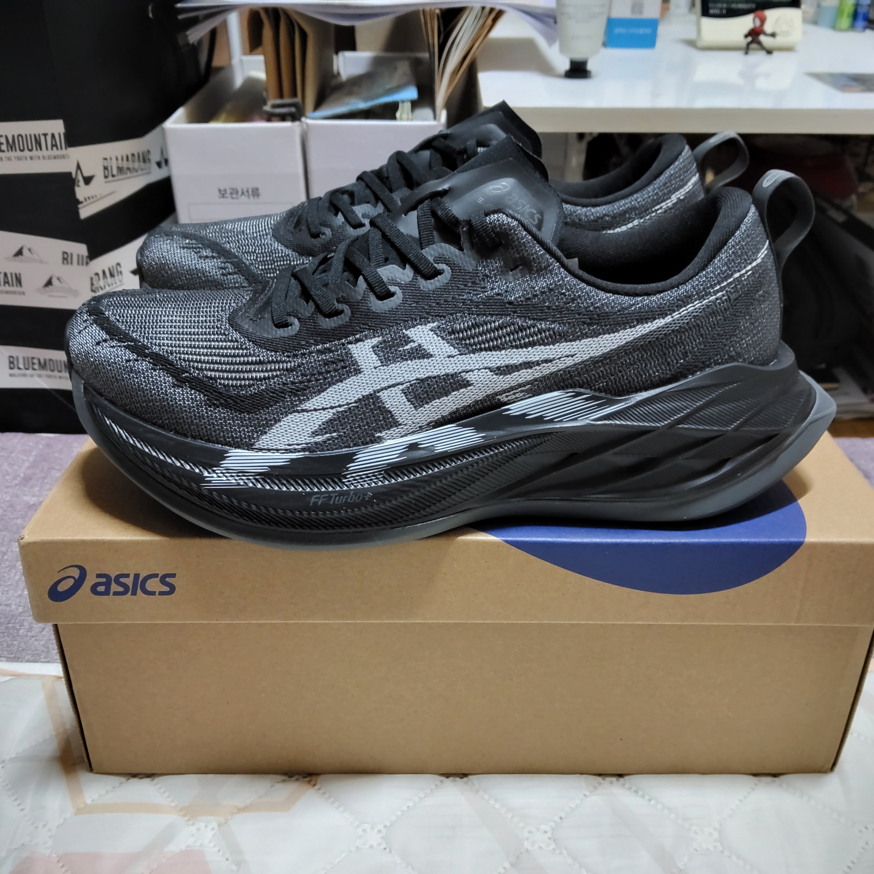 Asics Superblast 2 Black White 착용 스타일 - 1