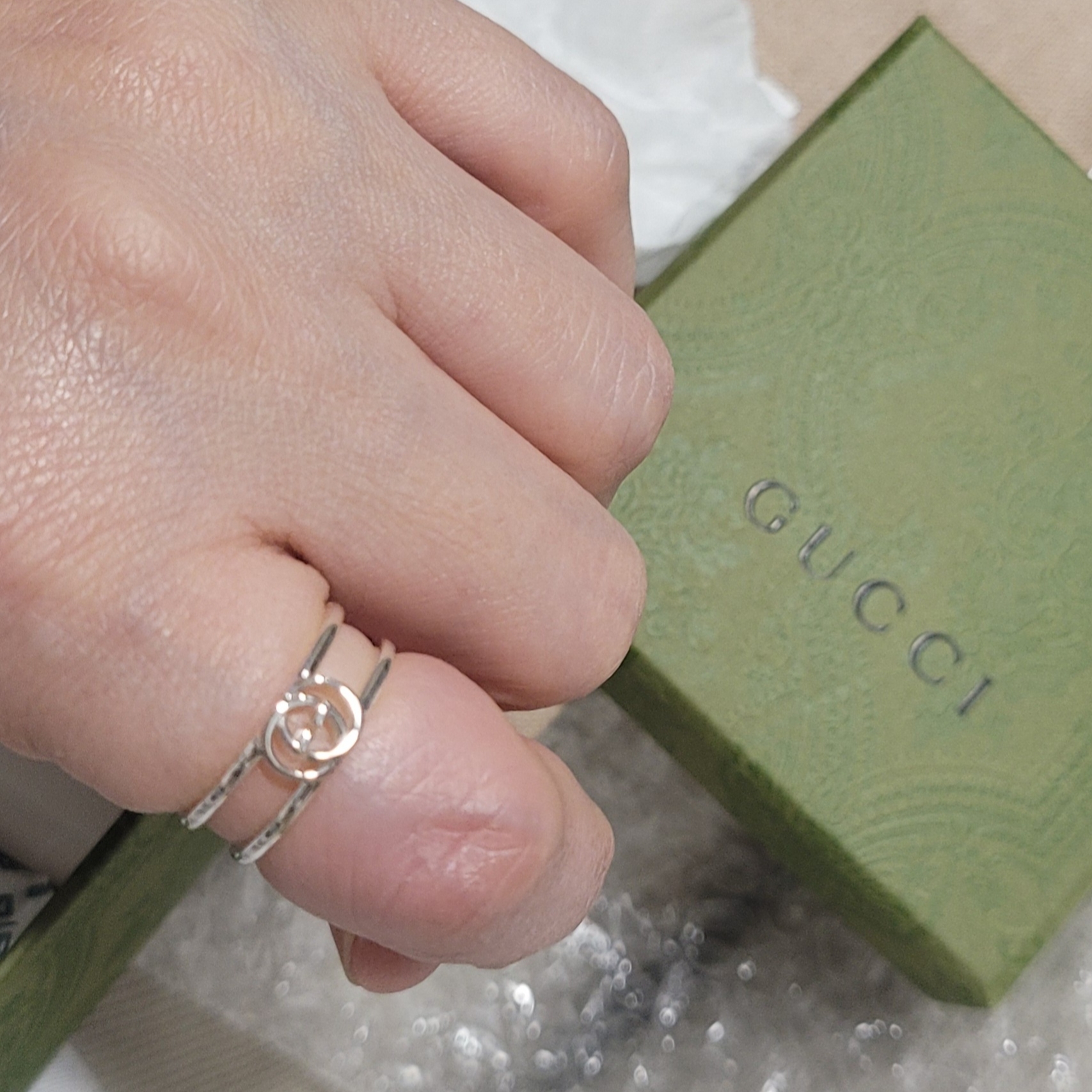 Gucci Interlocking G Thin Open Band Silver 착용 스타일 - 1