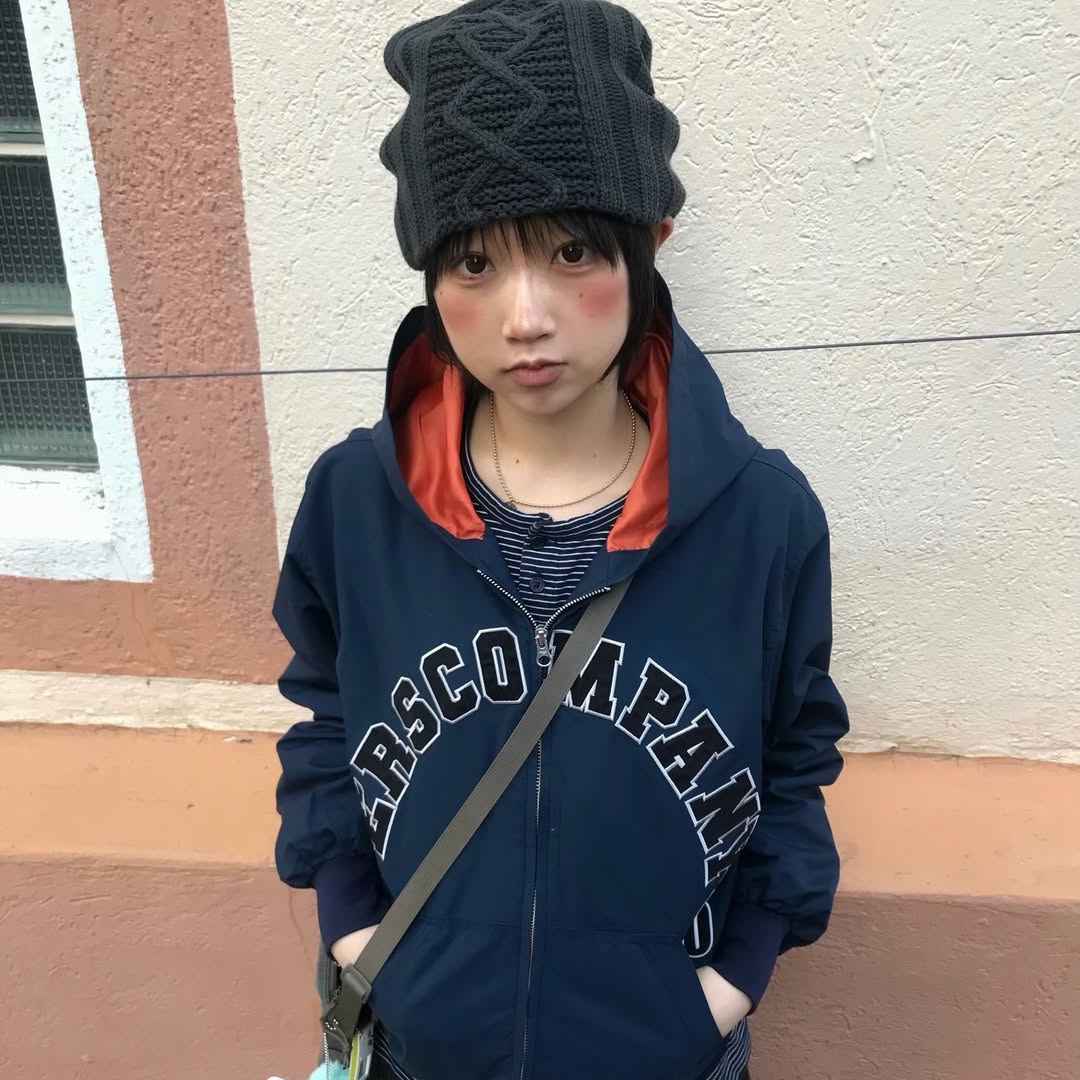 ersco Arch Logo Track Jacket Navy 착용 스타일 - 2