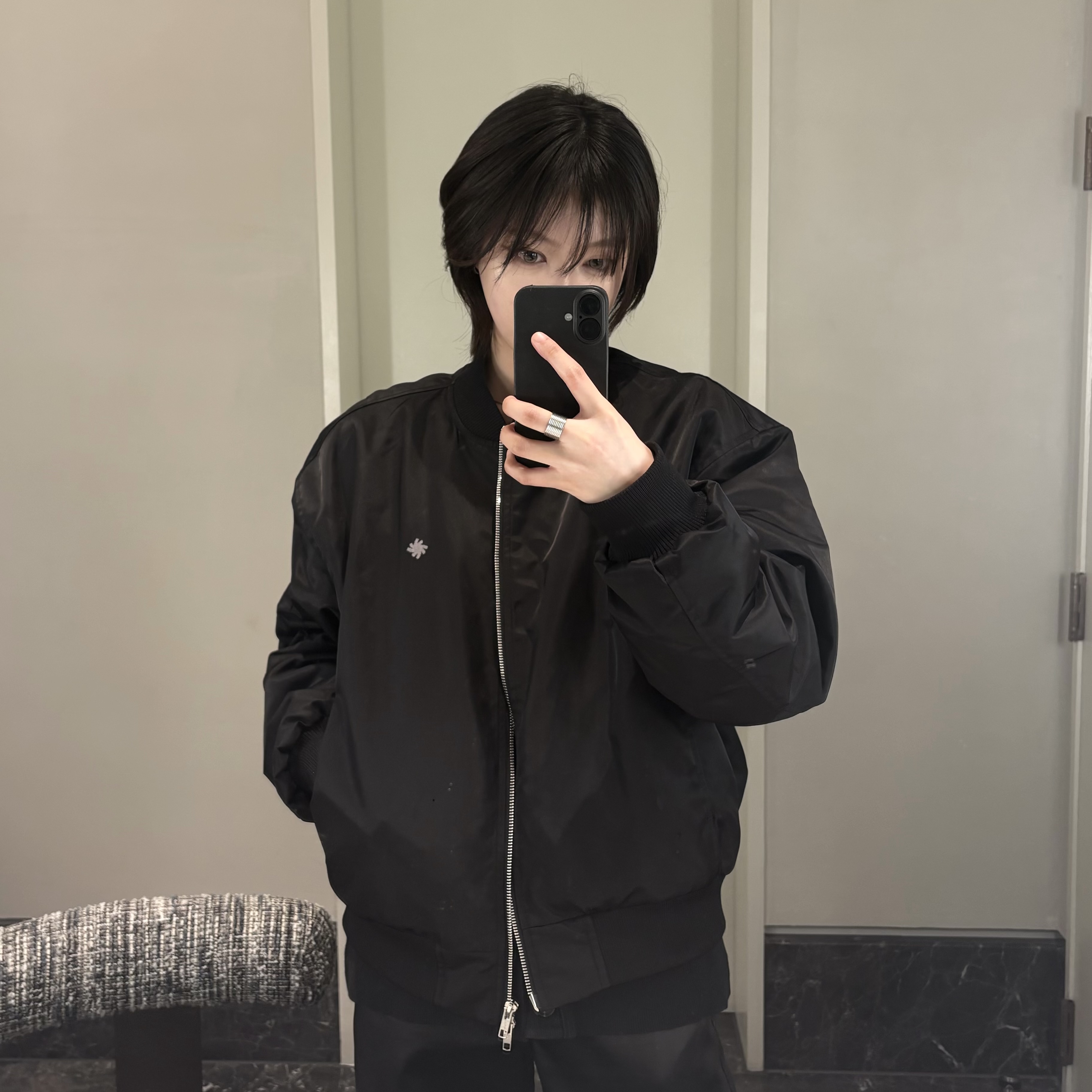 SLOW RECORD HOUSE Pixel Crop Bomber Jacket Black 착용 스타일 - 1