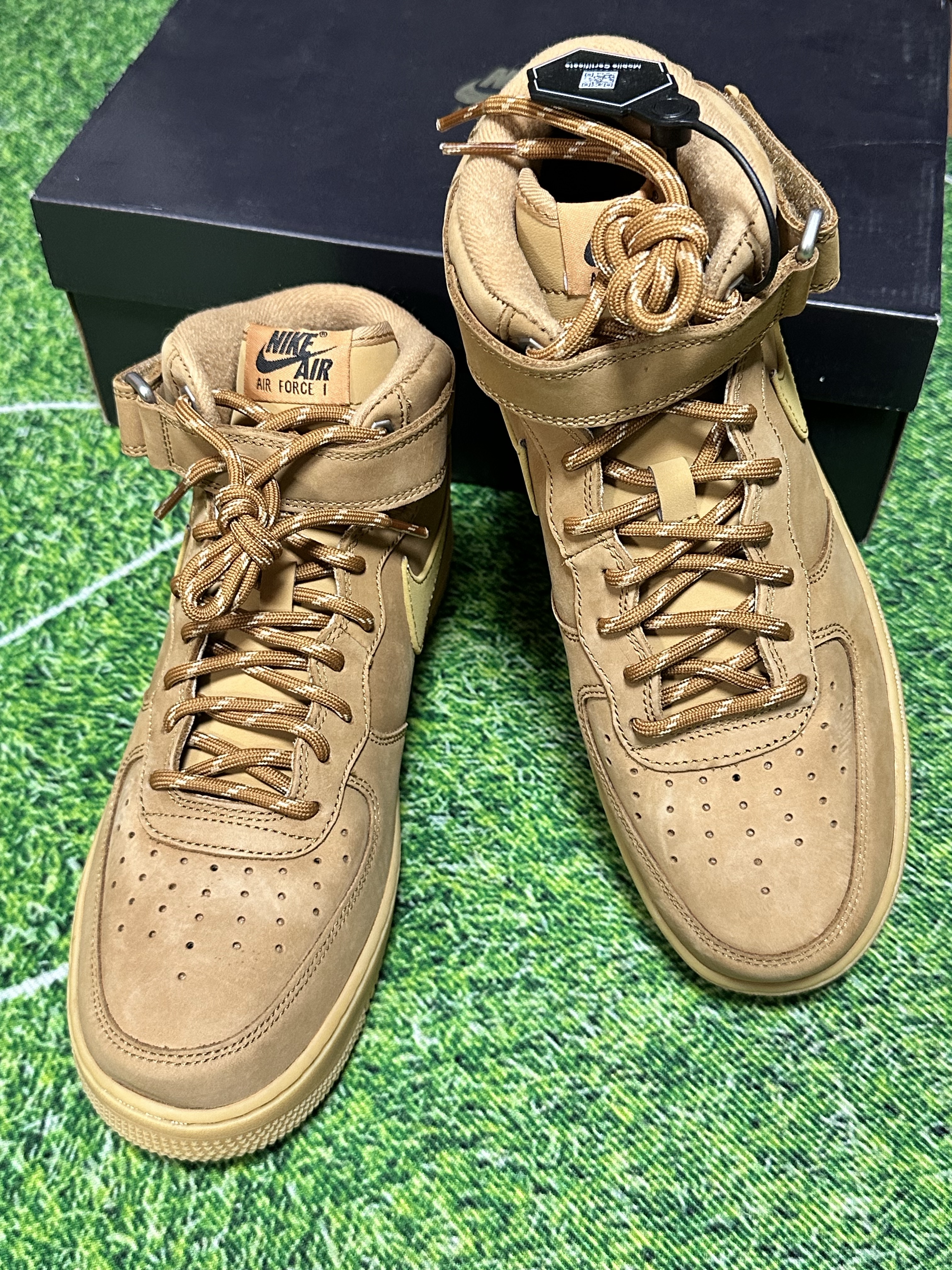 Nike Air Force 1 Mid '07 WB Flax 착용 스타일