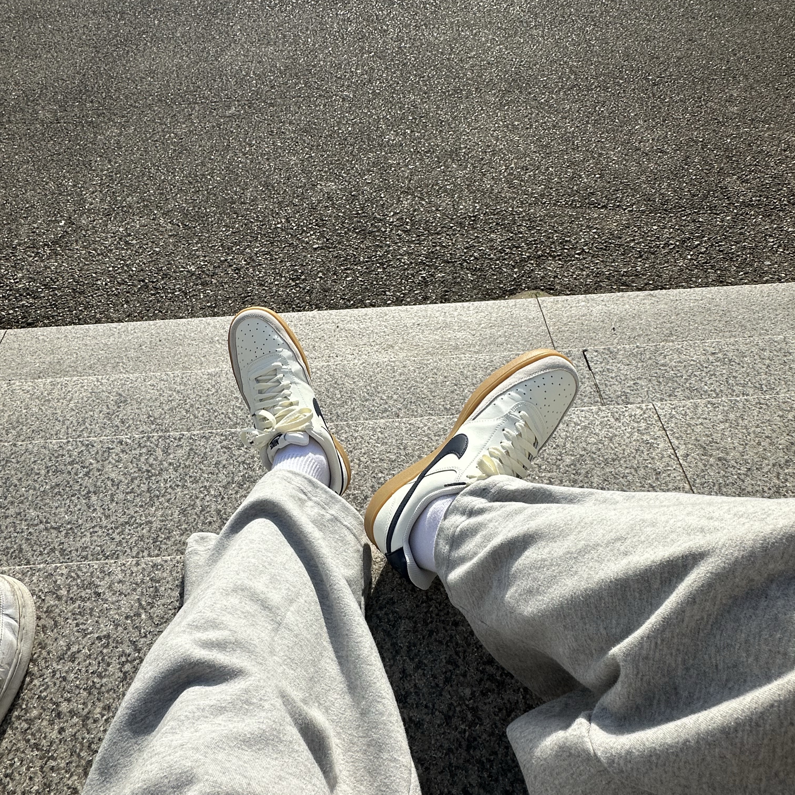 Nike Court Vision Low Sail Gum Light Brown 착용 스타일 - 2