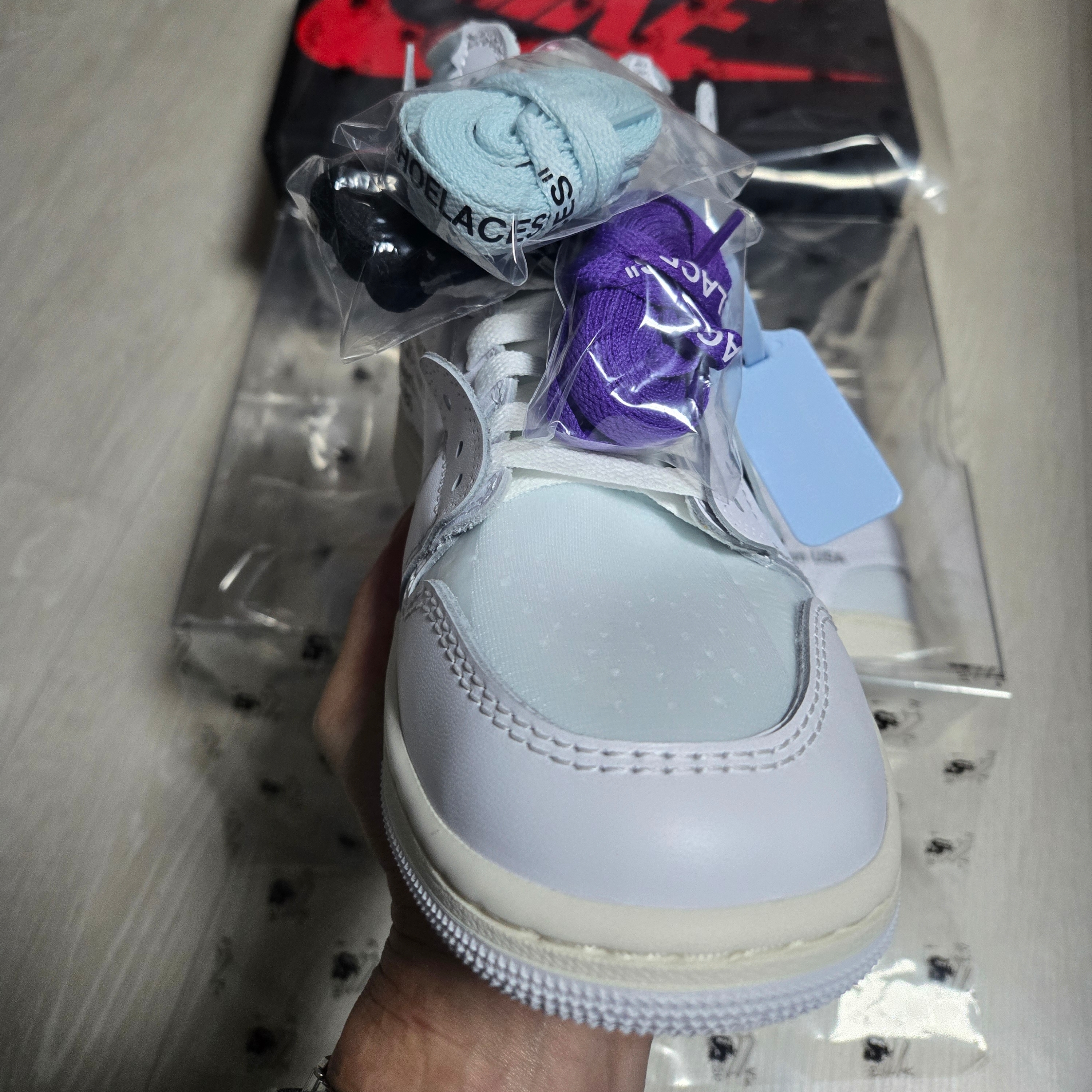 Jordan 1 x Virgil Abloh Archive Retro High Alaska White 착용 스타일 - 3