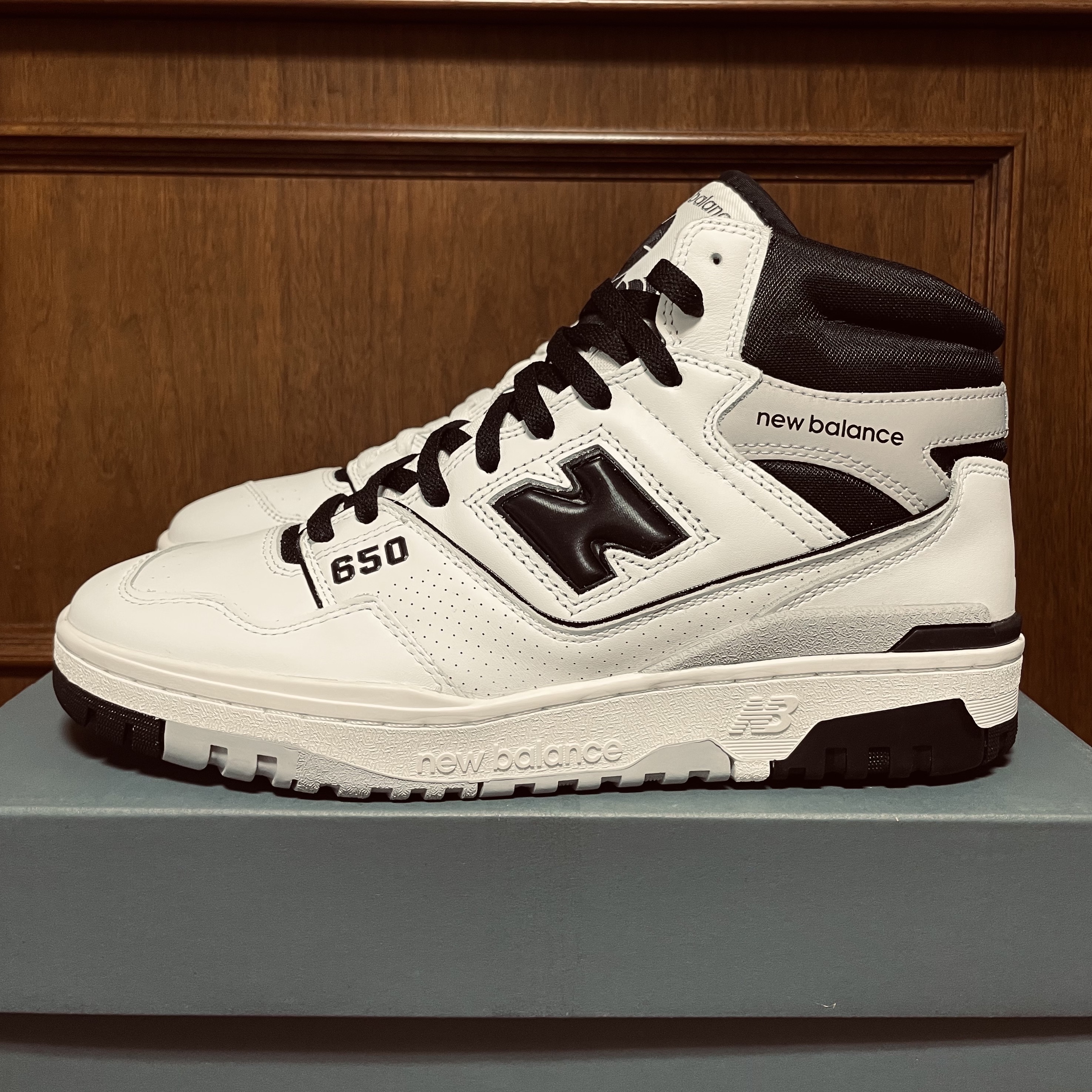 New Balance 650R White Black Grey 착용 스타일 - 1
