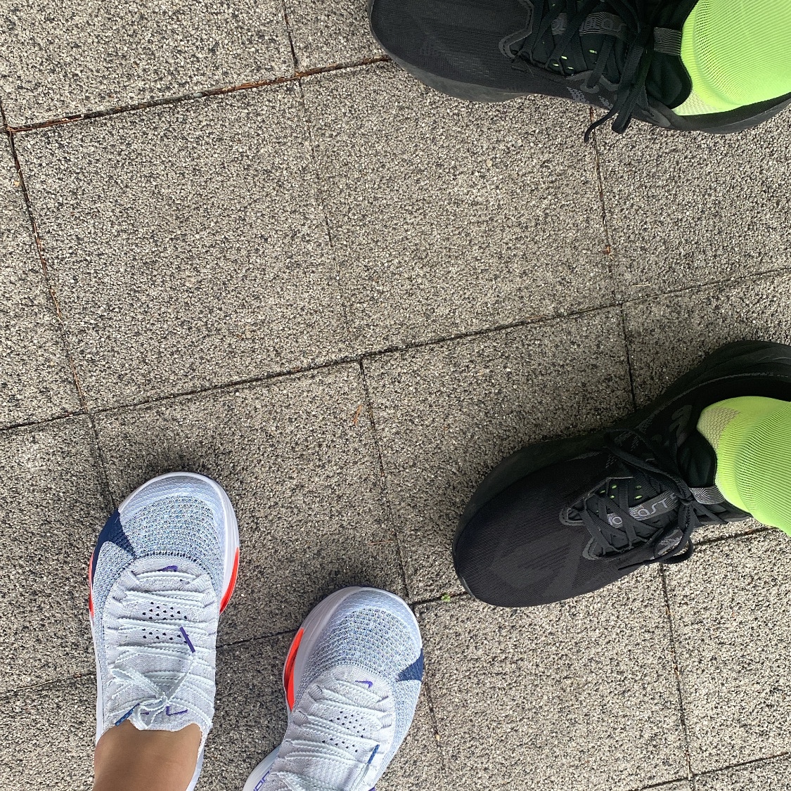 (W) Asics Novablast 5 Black Carrier Grey, Nike Air Zoom Alphafly Next% 3 Blueprint 착용 스타일