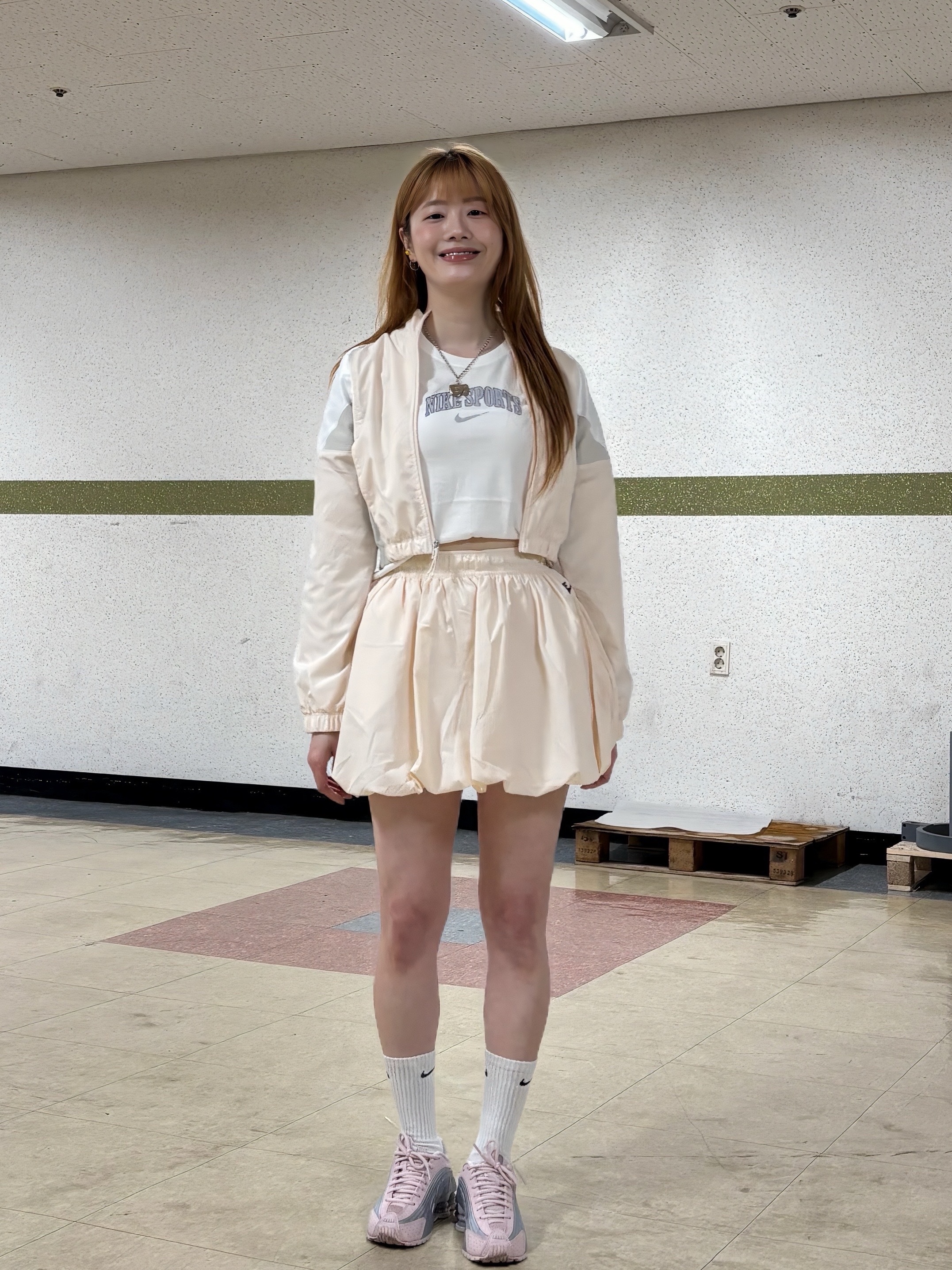 (W) Nike Shox R4 Barely Rose Metallic Platinum, (W) Hysteric Glamour On Skull Pick Necklace Silver 착용 스타일 - 9
