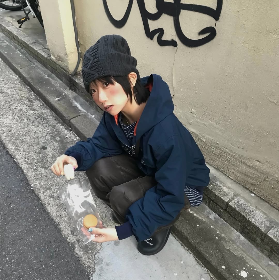 ersco Arch Logo Track Jacket Navy 착용 스타일 - 5