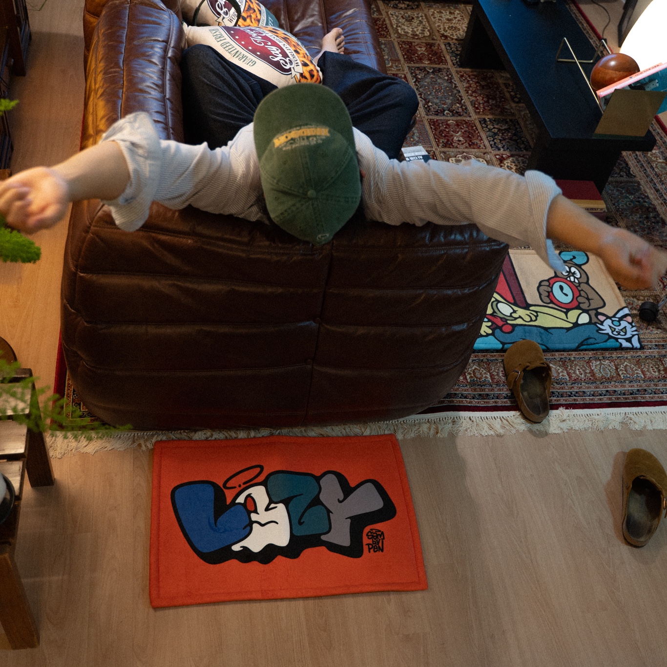 [SAMBYPEN X SAY TOUCHE] ‘LAZY’ Mini Rug, [SAMBYPEN X SAY TOUCHE] 'CACTUS' Cushion 착용 스타일 - 1