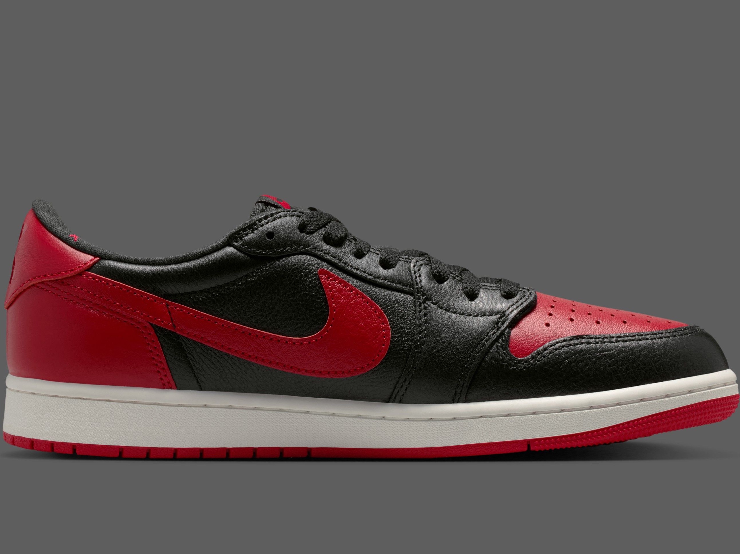 Jordan 1 Retro Low OG Banned 2026 착용 스타일 - 3