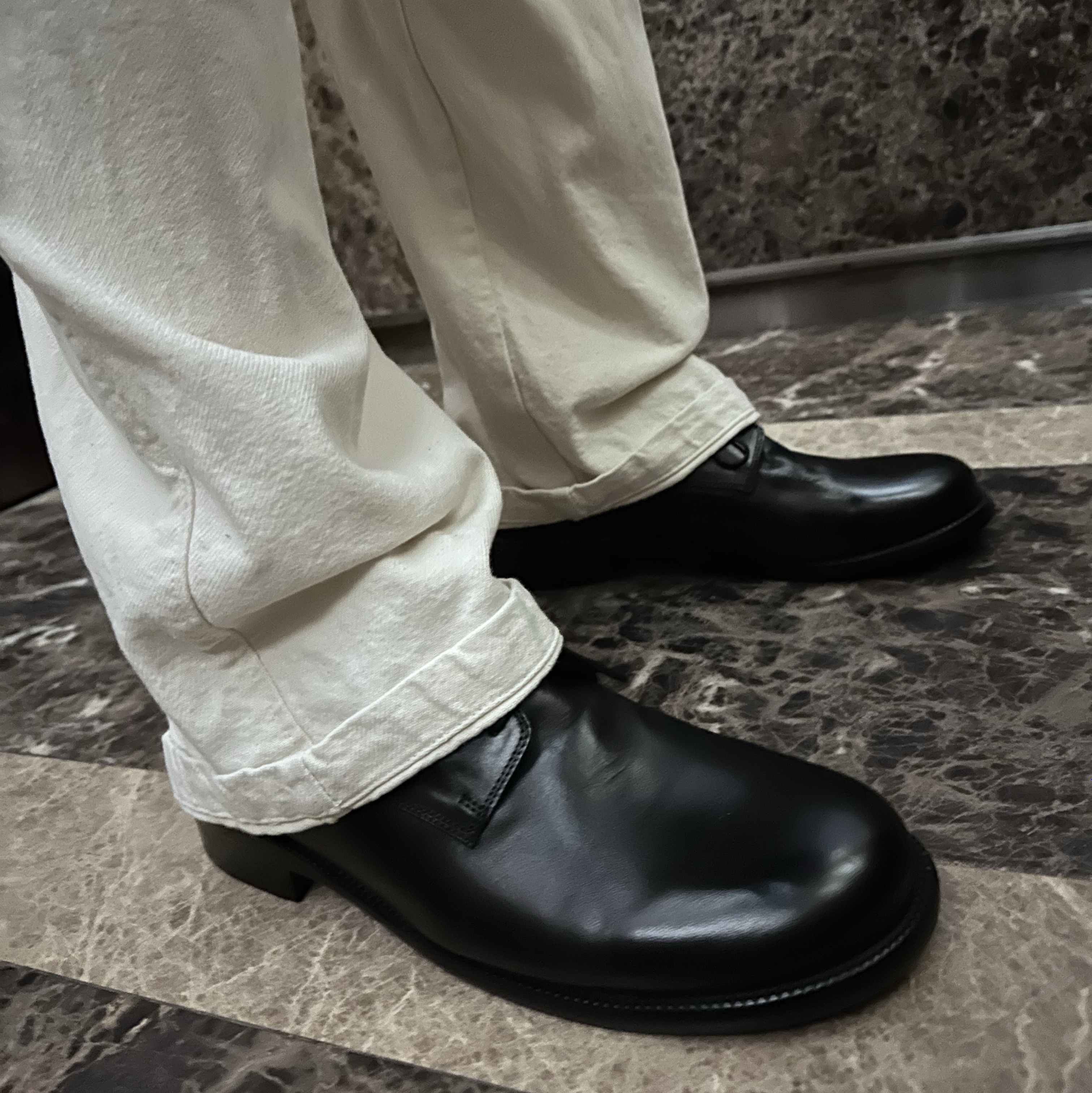 [예약 배송] Partimento Reworks [BACK TO THE FUTURE] Roads Quote Tee VTG Black, Yase Holy Horsehide Comfort Derby Shoes Brown 착용 스타일 - 2