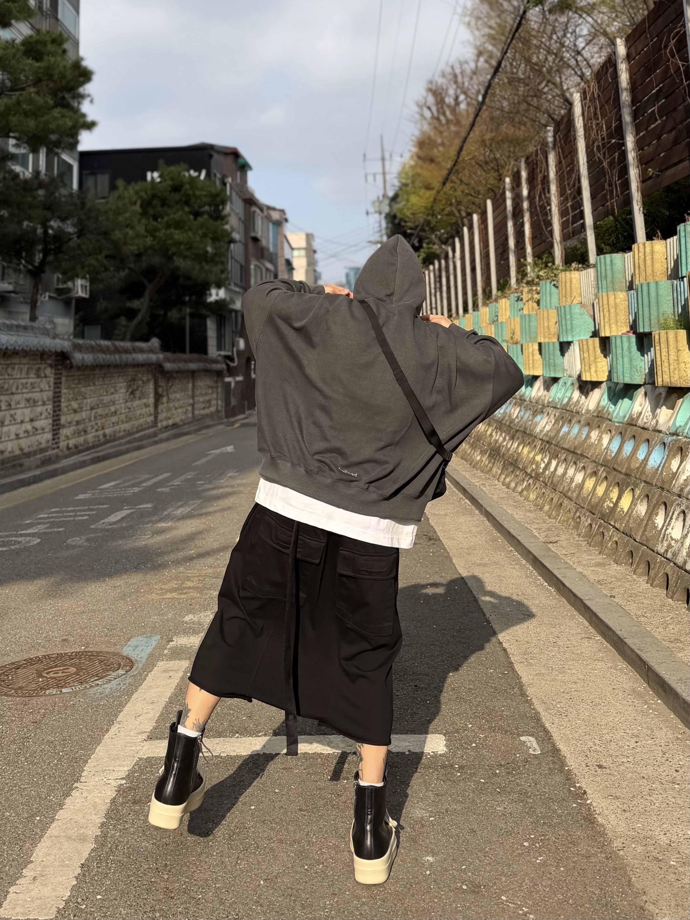 Rick Owens Mega Bumper Sneakers Black Milk 착용 스타일 - 8