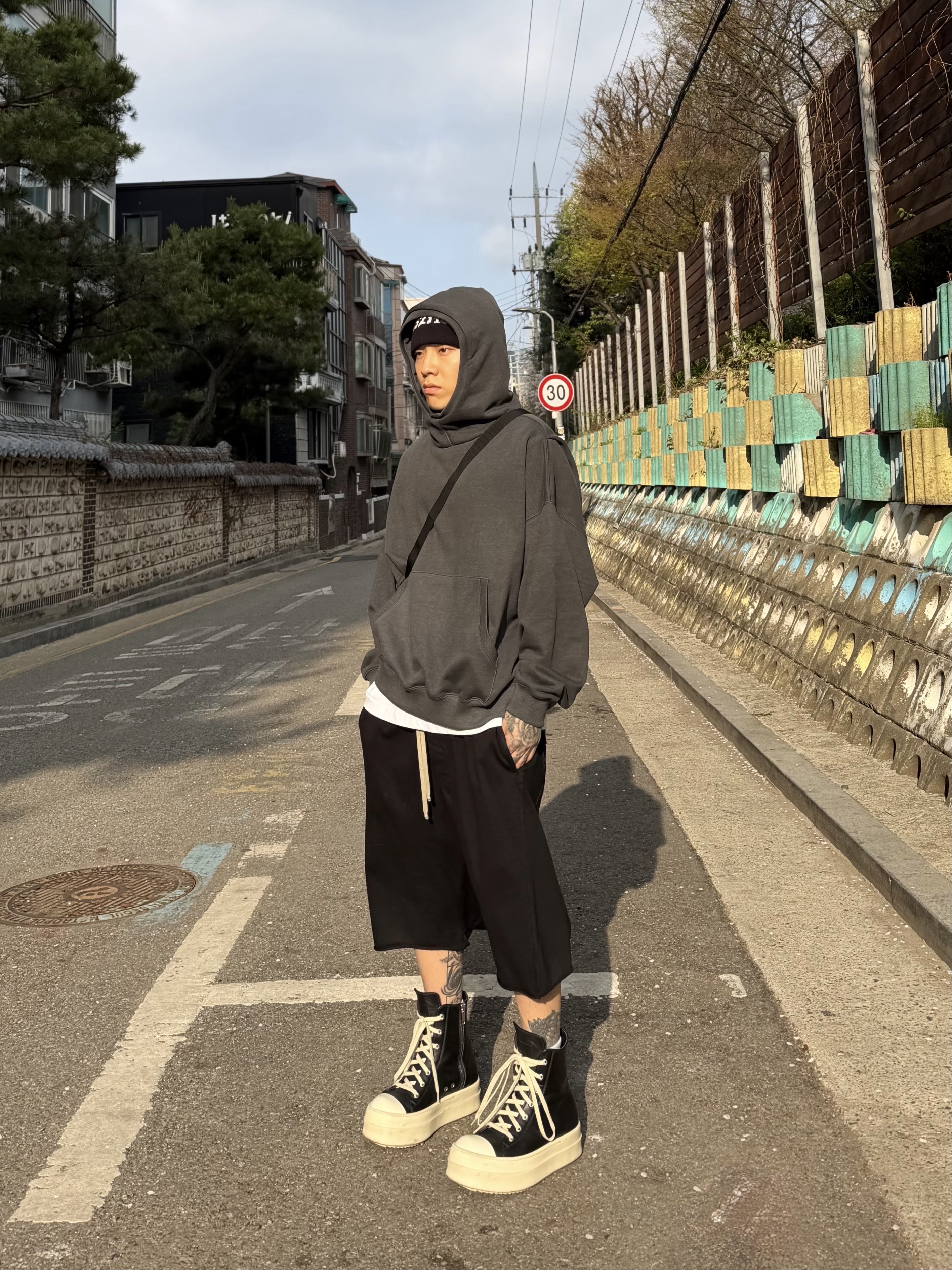 Rick Owens Mega Bumper Sneakers Black Milk 착용 스타일 - 9