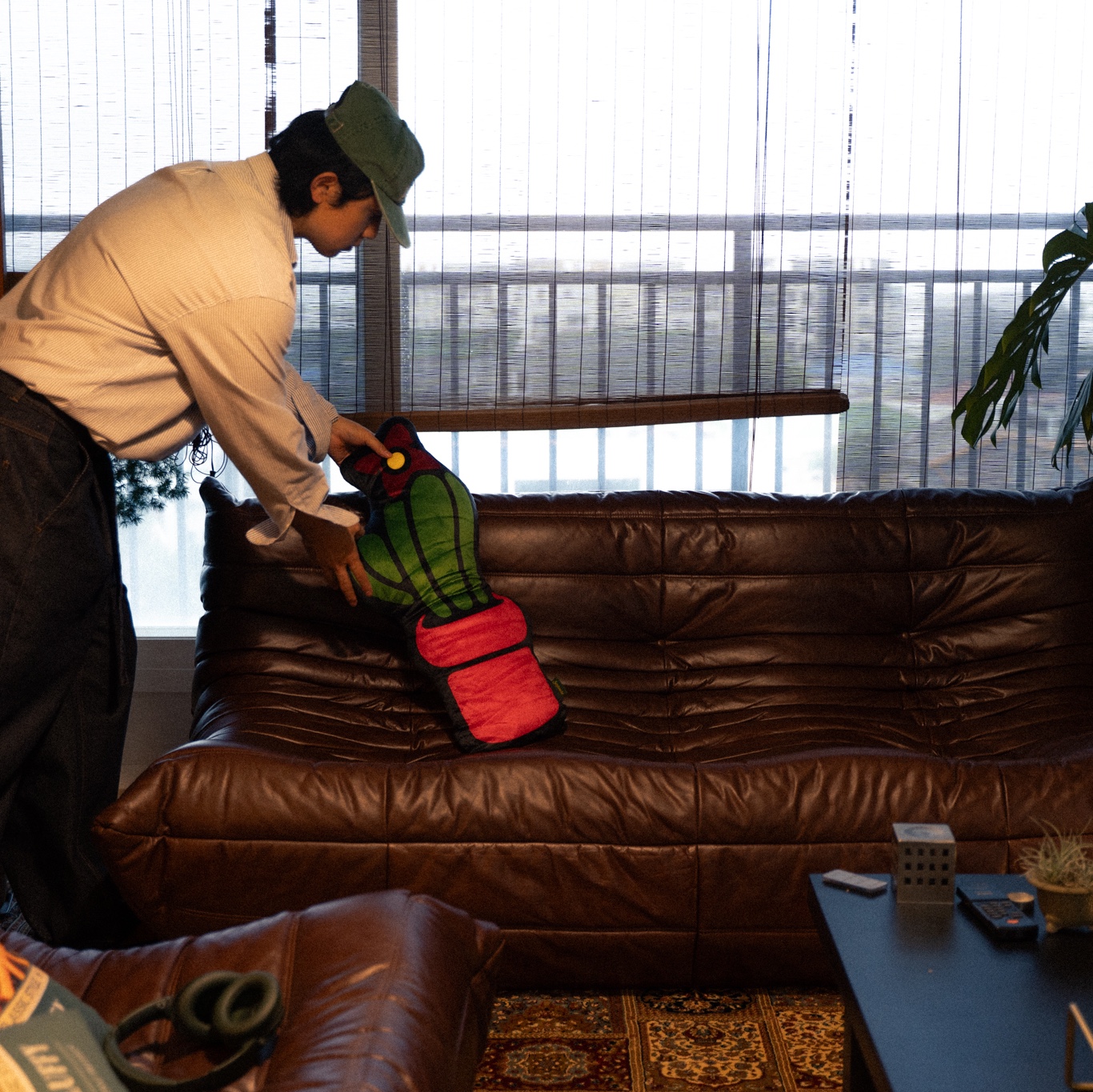 [SAMBYPEN X SAY TOUCHE] ‘LAZY’ Mini Rug, [SAMBYPEN X SAY TOUCHE] 'CACTUS' Cushion 착용 스타일 - 7
