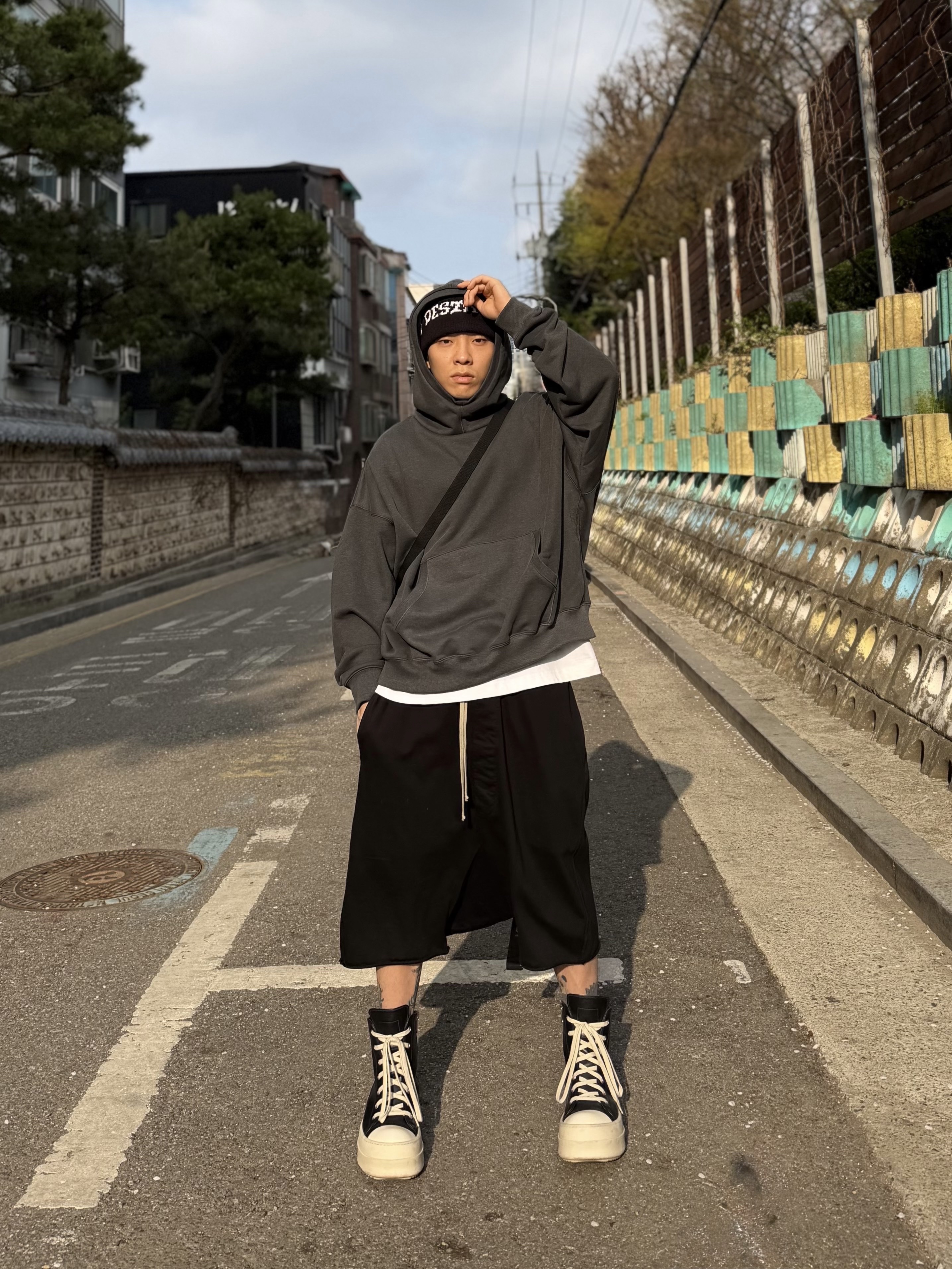 Rick Owens Mega Bumper Sneakers Black Milk 착용 스타일 - 7