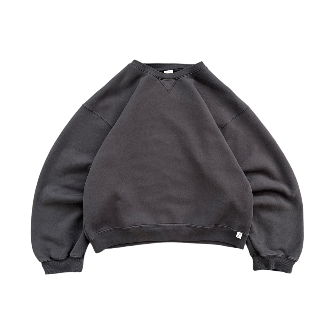 아킴보 클럽 크루넥 차콜(Akimbo Club Crewneck Charcoal)