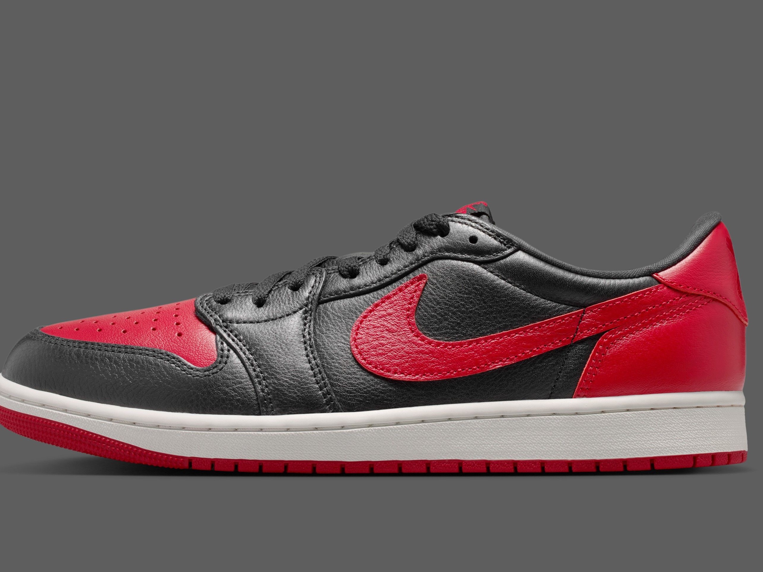 Jordan 1 Retro Low OG Banned 2026 착용 스타일 - 1